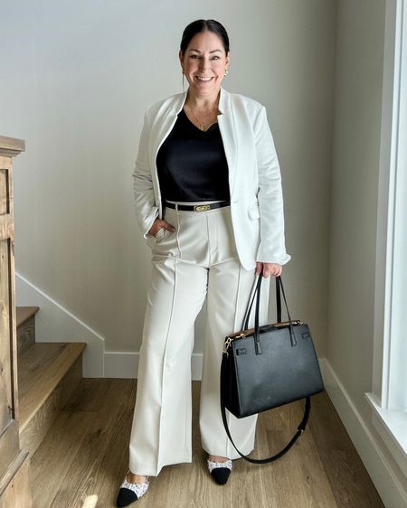 Neutral Summer Workwear 

Fit tips: tank tts, L // blazer tts, L // pants size up, XL 

workwear  neutral outfit  summer outfit  summer fashion  workwear  midsize fashion  summer  midsize outfit  the recruiter mom  

#LTKStyleTip #LTKWorkwear #LTKMidsize