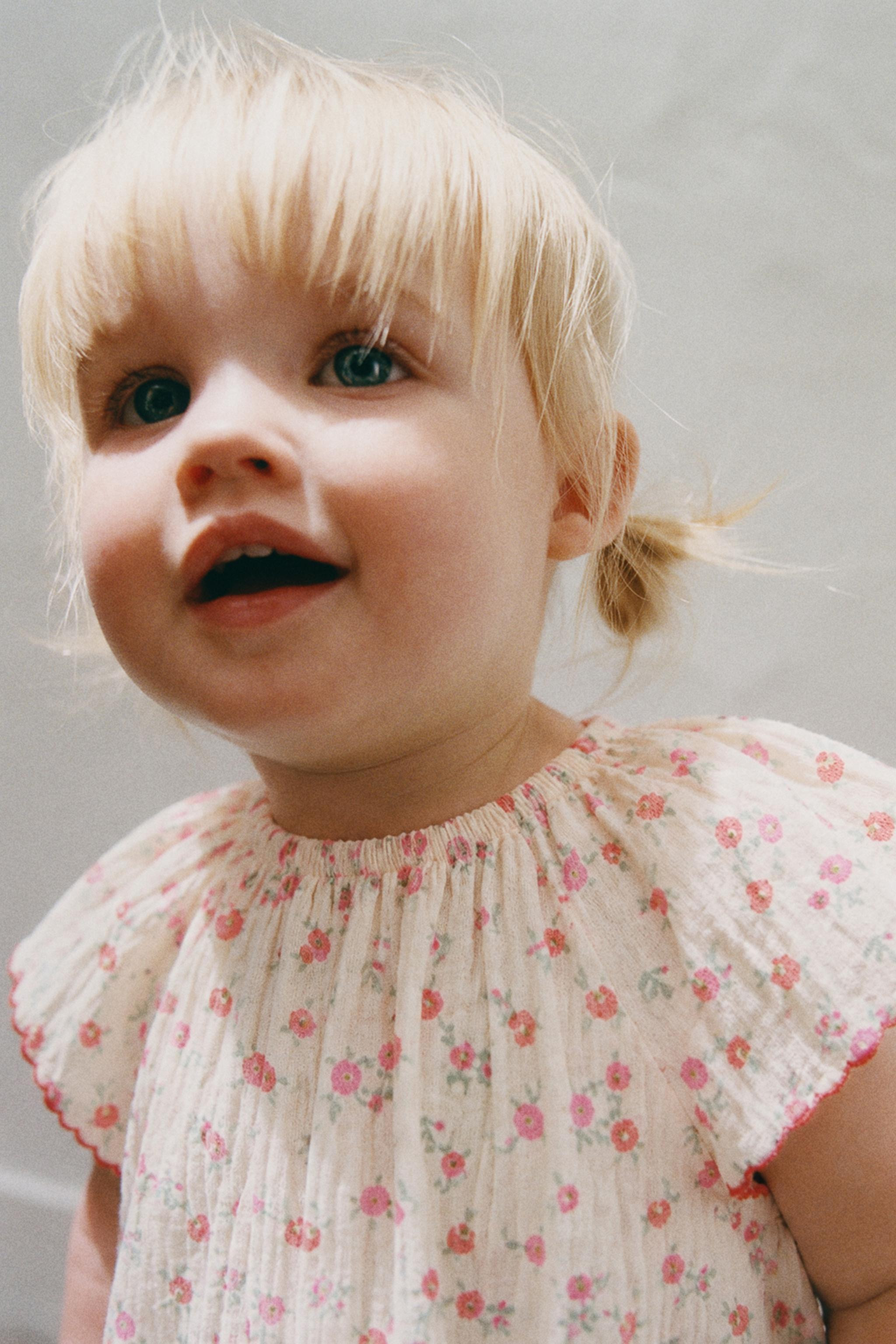 Bodysuit with a round neck and short sleeves. Snap-button closure at the bottom. Floral print. | Zara US