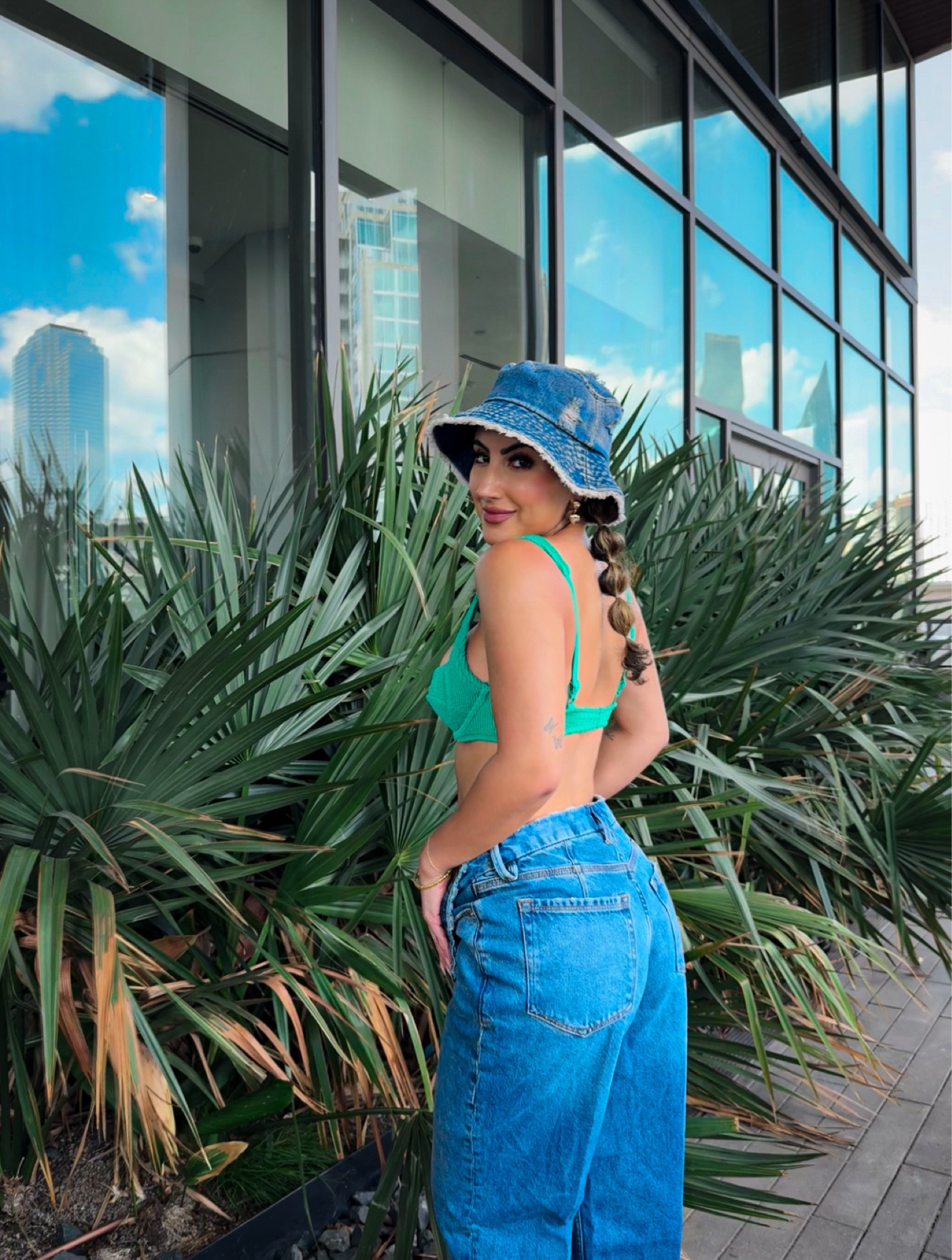 Summer jeans. Jeans do run large so I sized down. Typically a 2 in this brand but got the 0!



#LTKFindsUnder100 #LTKSummerSales #LTKSwim