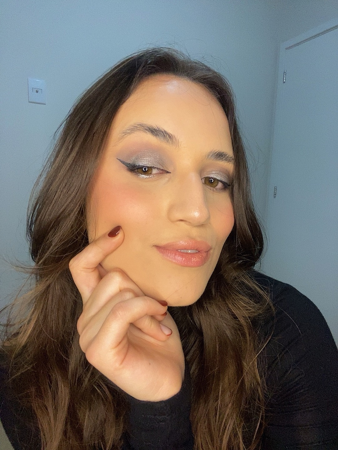 make metalizada 👽
esse estilo de maquiagem tá muito em alta e vimos muito disso nas fashion weeks, inclusive na spfw! pra essa maquiagem eu usei a sombra em bastão da Larissa Manoela que tem uma ótima pigmentação e é linda! também usei a paleta de sombras 24.1 da océane que é uma paleta muuuito versátil, e eu uso muito!

já viram o tutorial dessa make por aqui?

#TeoriaNaPraticaLTK

#LTKbeauty #LTKbrasil
