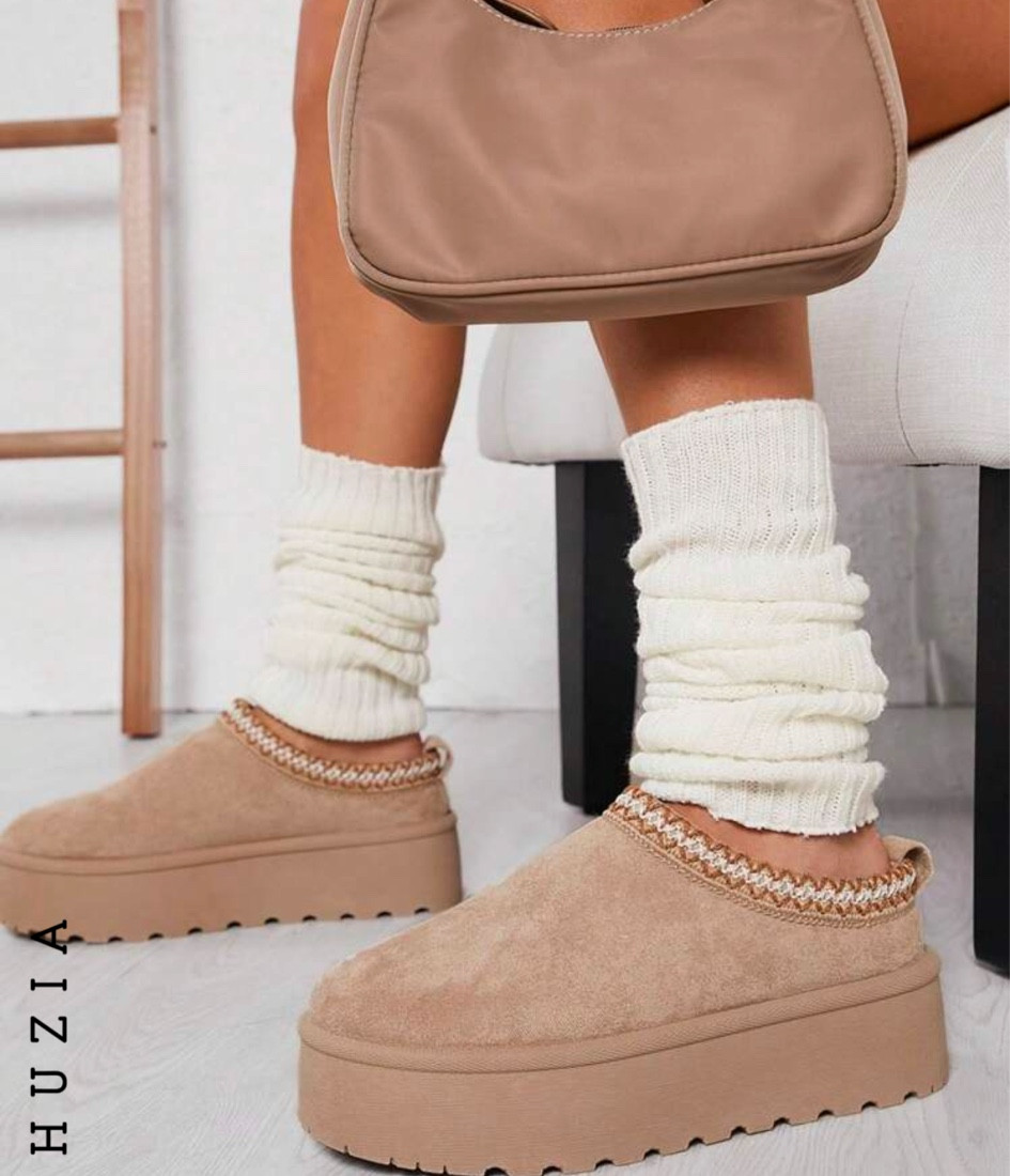 Slide on platform slipper 

#shoes #platformshoes #slippers