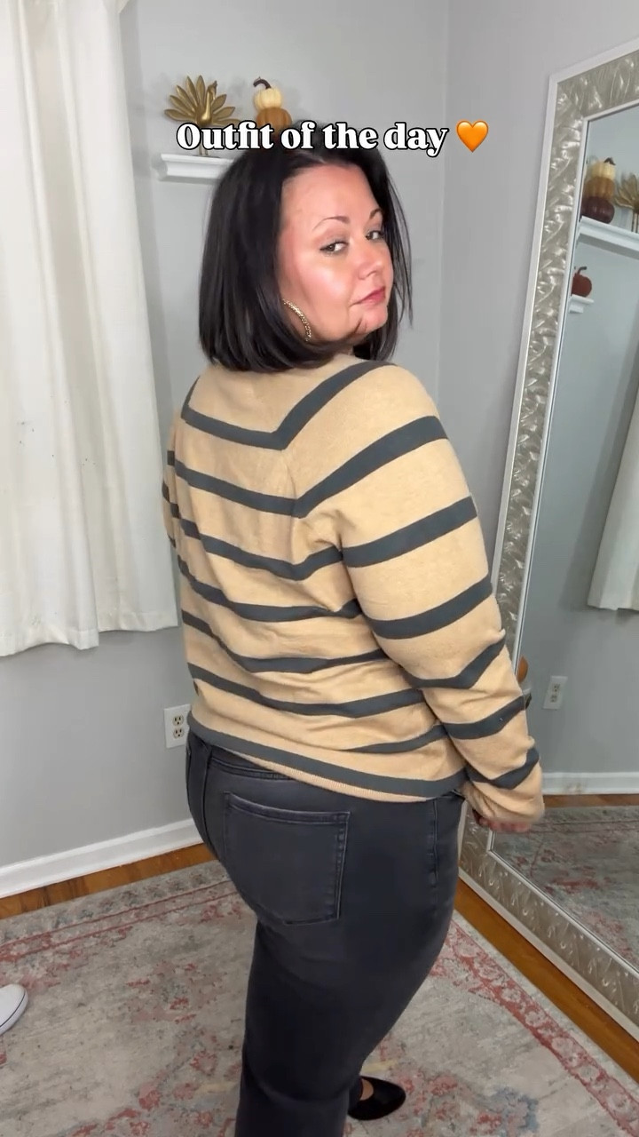 Just another Wednesday. Staying warm, comfortable and stylish in the classroom.
.
I think I accomplished that!
.
#jacquelinethequeen #teacherootd #sweaterweather #fallstyles #tomsriver

#LTKMidsize #LTKFindsUnder50 #LTKPlusSize