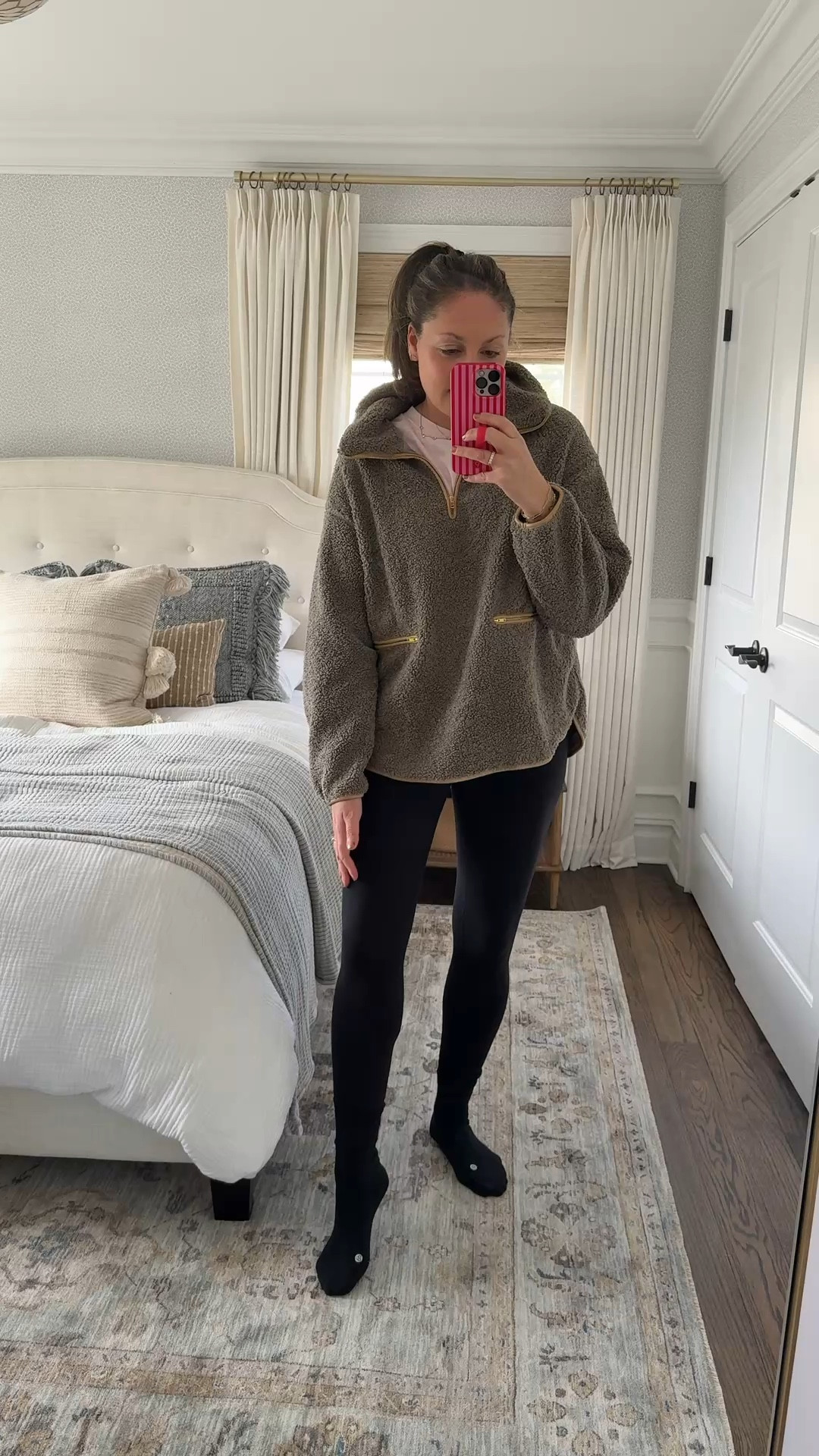 Cozy weekend OOTD! Love a pair of leggings and a fleece when it’s freezing out! 

#LTKmomlife #LTKmorningroutine #LTKootd