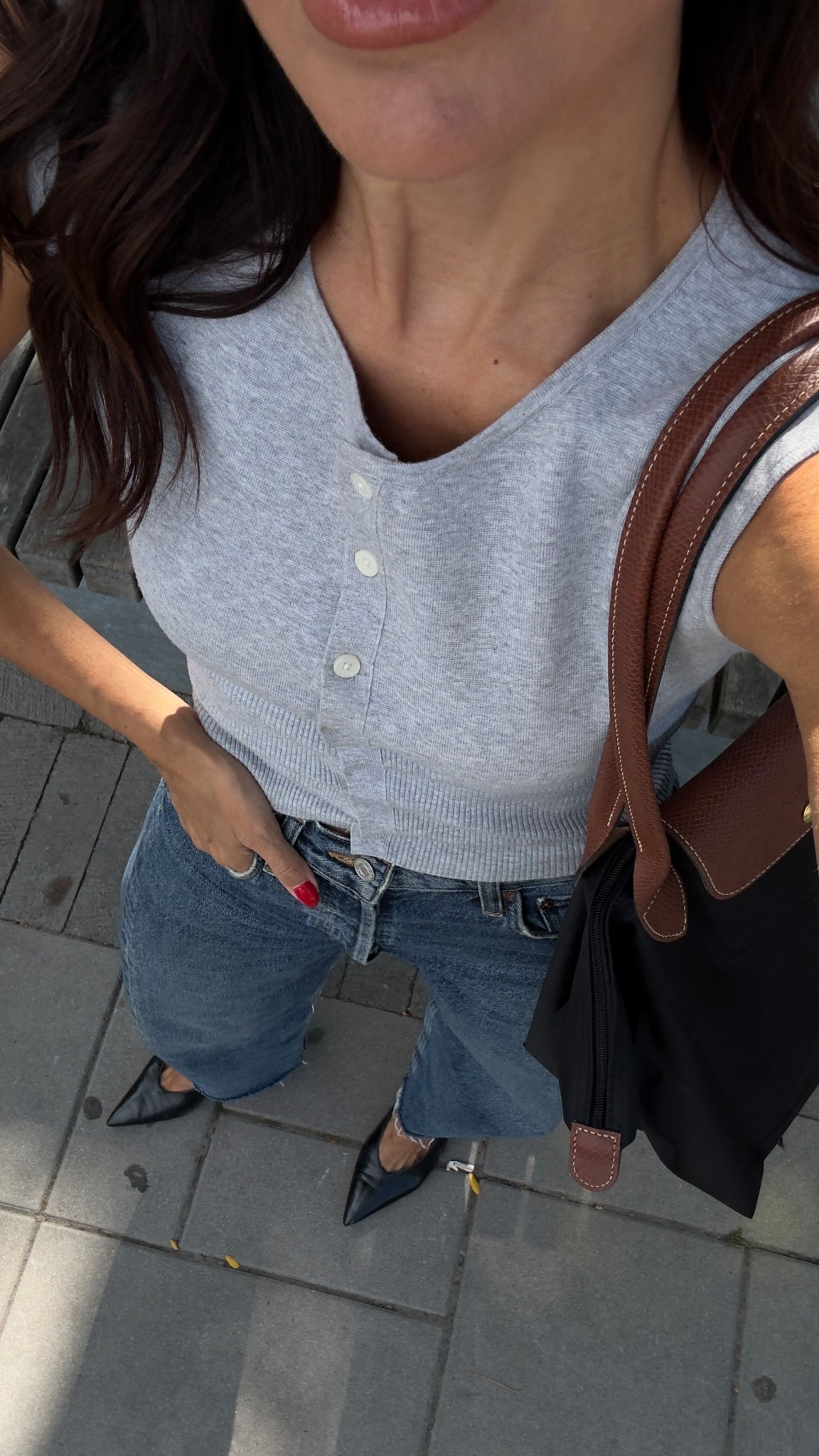 A casual school pickup look 

#LTKcanada #LTKjeans