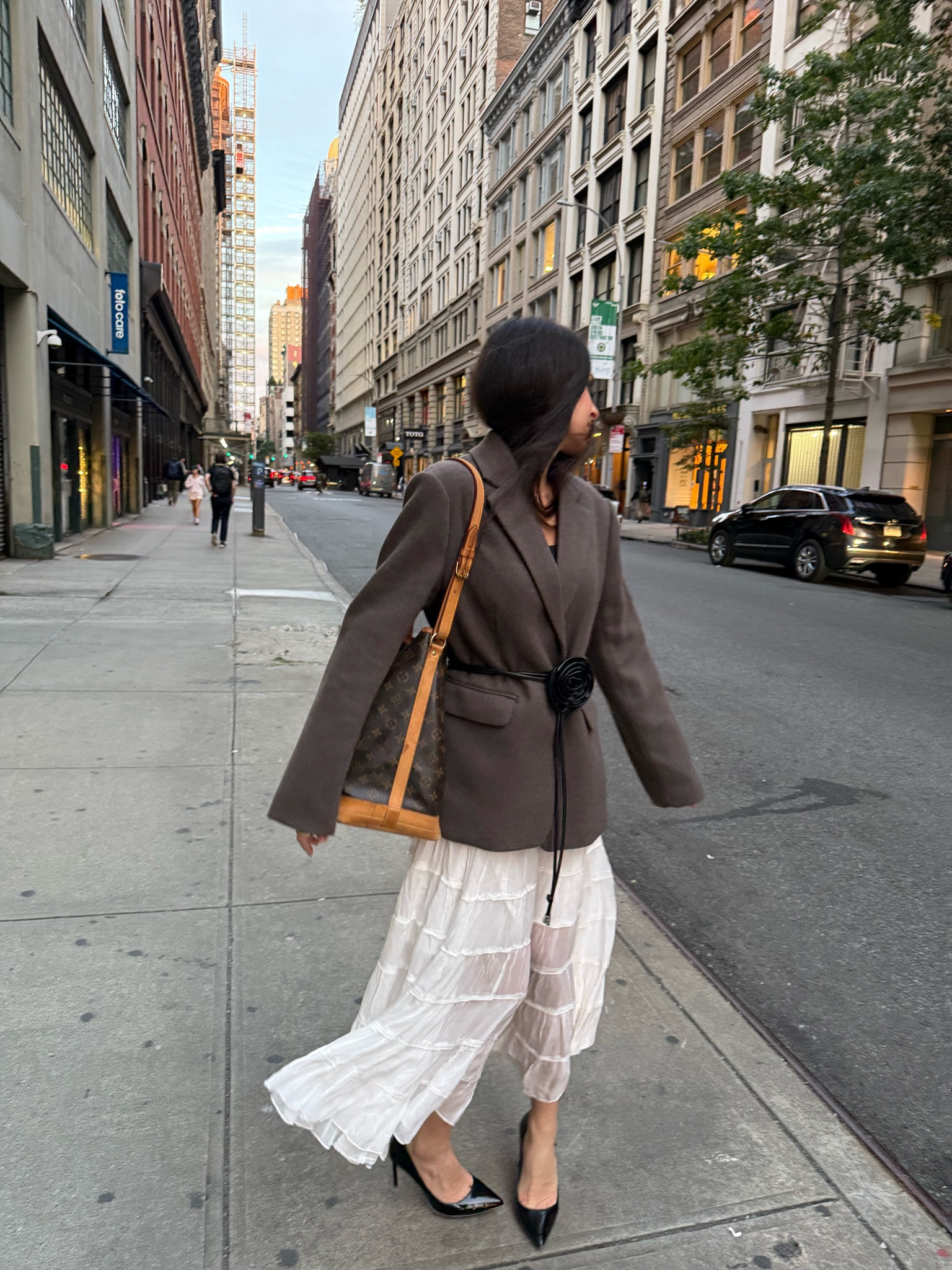 Wool blazer and flowy skirt

#LTKFindsUnder100