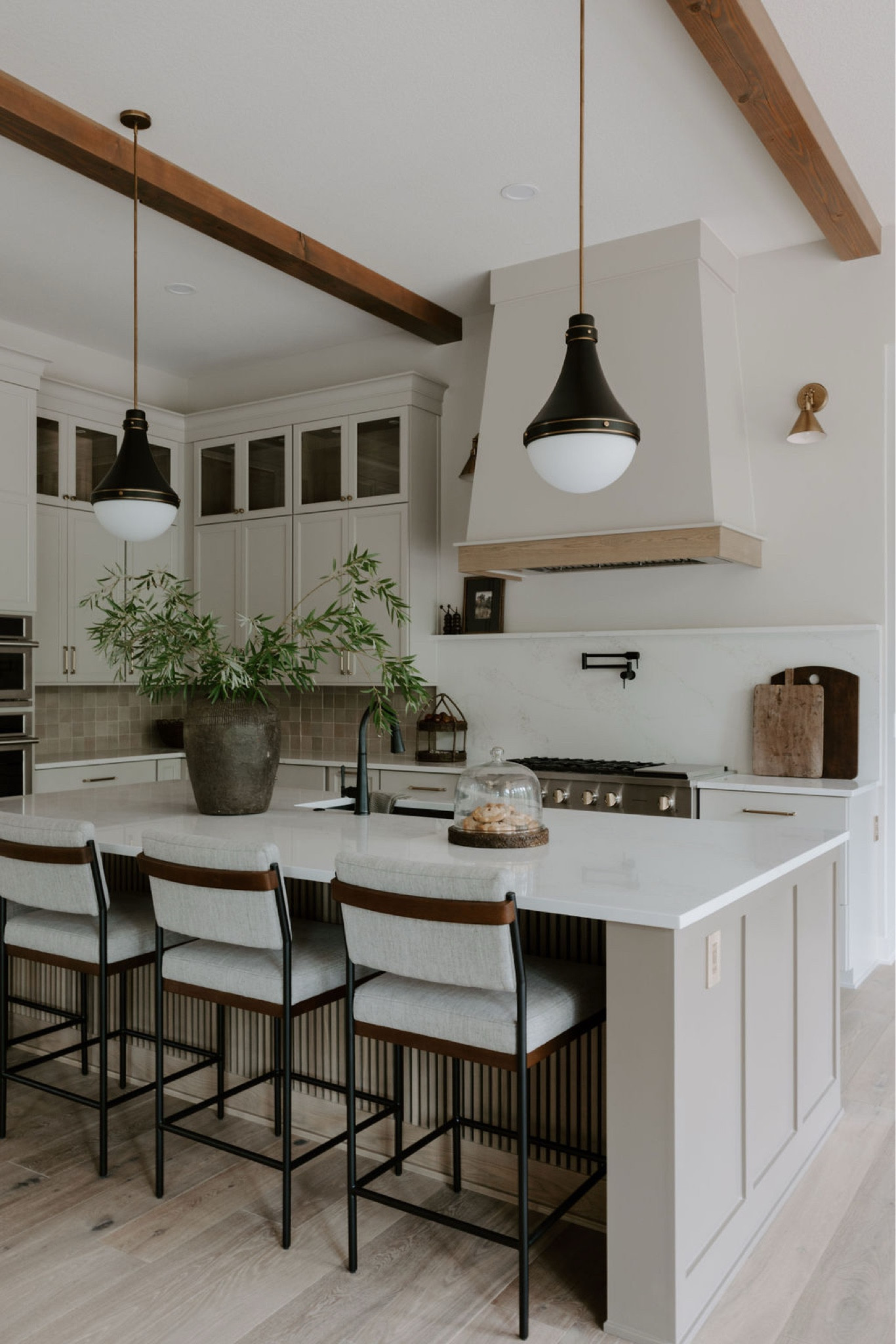 These are soooo comfortable! Counter stools 

#LTKHome #LTKStyleTip #LTKSaleAlert