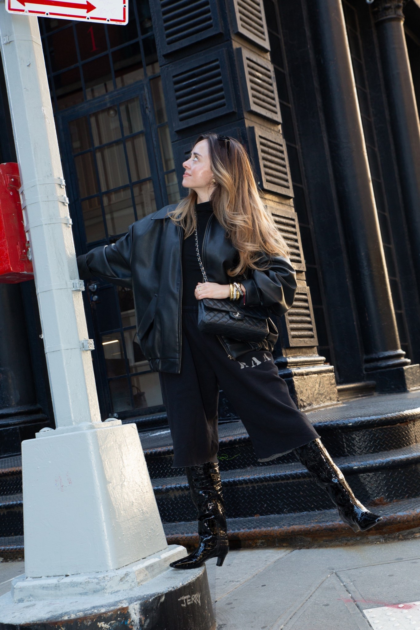 Strolling around the city in this all black look 🖤

#streetwear 
#streetstyle 
#allblack

#LTKootd #LTKPetite #LTKValentine