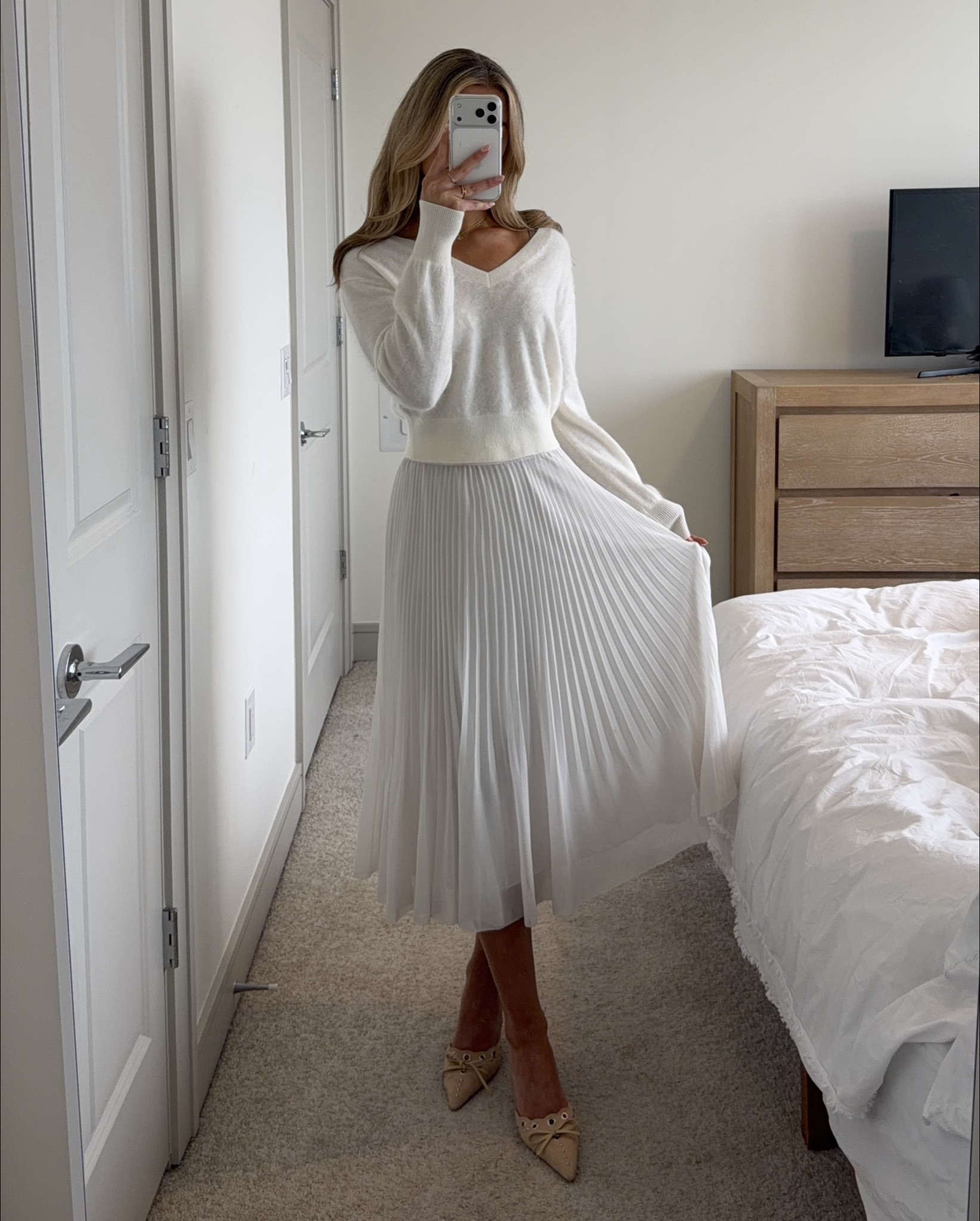 this skirt was my first @Aritzia purchase 2 years ago and is still one of my most worn 👩🏼‍💼🤍 such a girly spring office outfit!

#LTKWorkwear #LTKootd