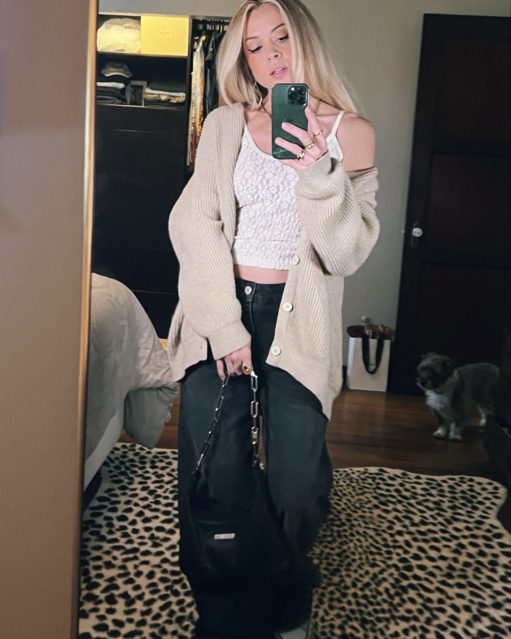 obsessssssed with this cardigan - i have it in three colors. also love how baggy these jeans are but still fitted in the waist🖤