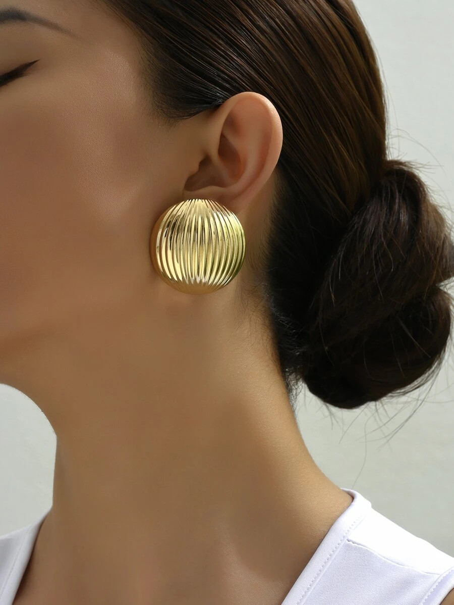 1pc Fashionable Vintage Strongly Sculpted Baroque Half Ball Stud Earring Suitable For Women's Dai... | SHEIN