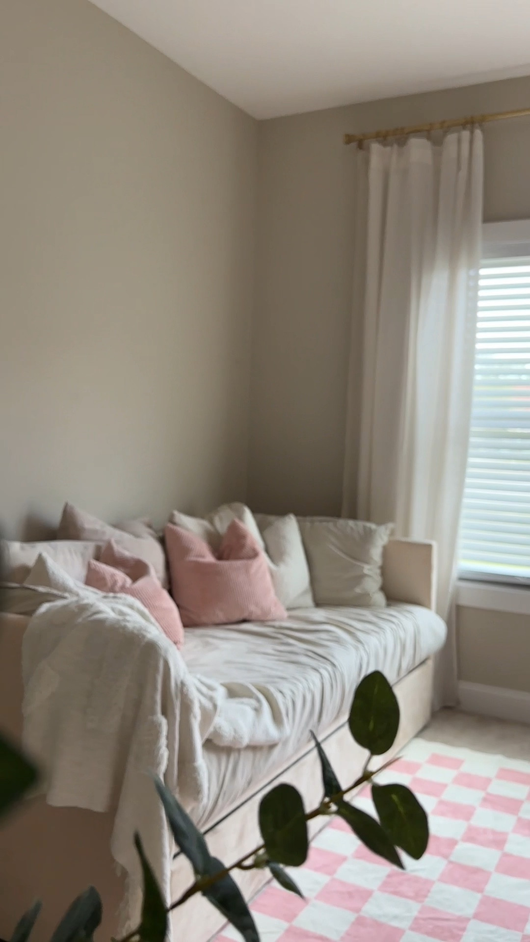 #office / #guestroom  makeover! This #daybed from #Amazon is to die for! It’s pulls all the way out and up into a king sized bed. I purchased the two mattresses from amazing as well and highly impressed with the quality. I’ll be purchasing more for my two kids! 


#LTKGiftGuide #LTKfamily #LTKhome