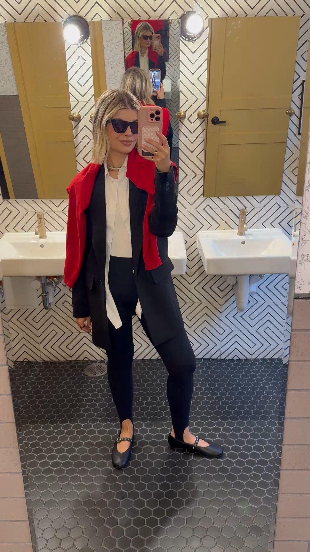 Office Fit: You need layers for the spring (especially when it’s muggy out) - the stirrup leggings that keep on giving 
- all capsule wardrobe items we need: black ballet flats, leggings, white button down, white tank, black blazer, pop of color cashmere sweater 🤌🏼

#LTKSeasonal #LTKStyleTip #LTKWorkwear