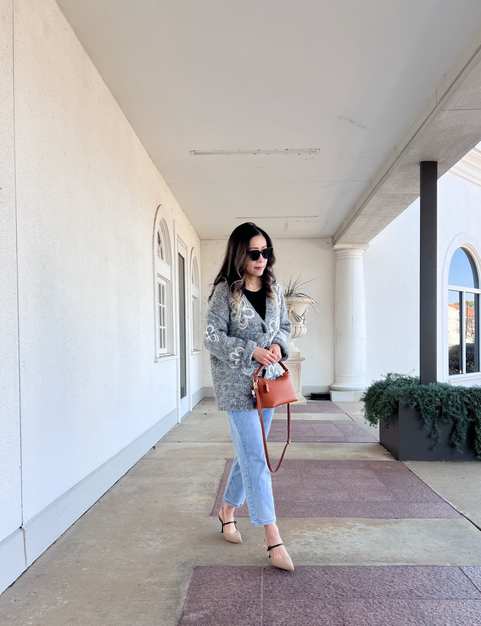 Chunky knit, hobo bag

#LTKOver40 #LTKdayinmylife #LTKootd