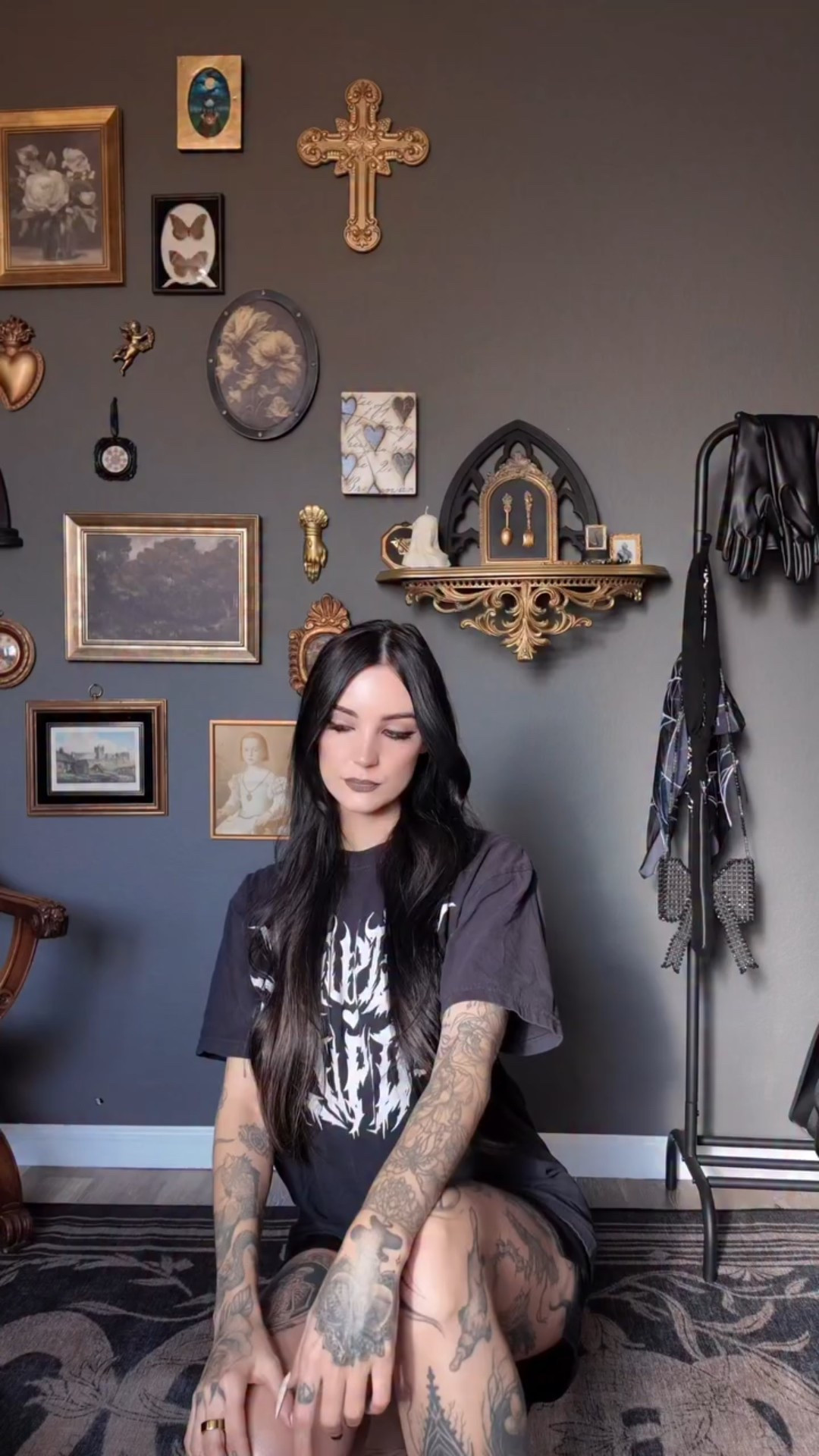 alternative outfits in jeans 🖤 feat the new @marywyatt drop on top 🥀 (gifted) 

.
.
.
.
alternative outfit ideas, alternative fashion inspo, edgy everyday outfits, black jeans outfit ideas, gothic casual style, grunge inspired outfits, elevated alternative fashion, dark feminine outfits, rocker chic street style, casual goth aesthetic

#alternativefashion #blackjeansstyle #gothcasual #darkfeminineenergy #edgyeveryday