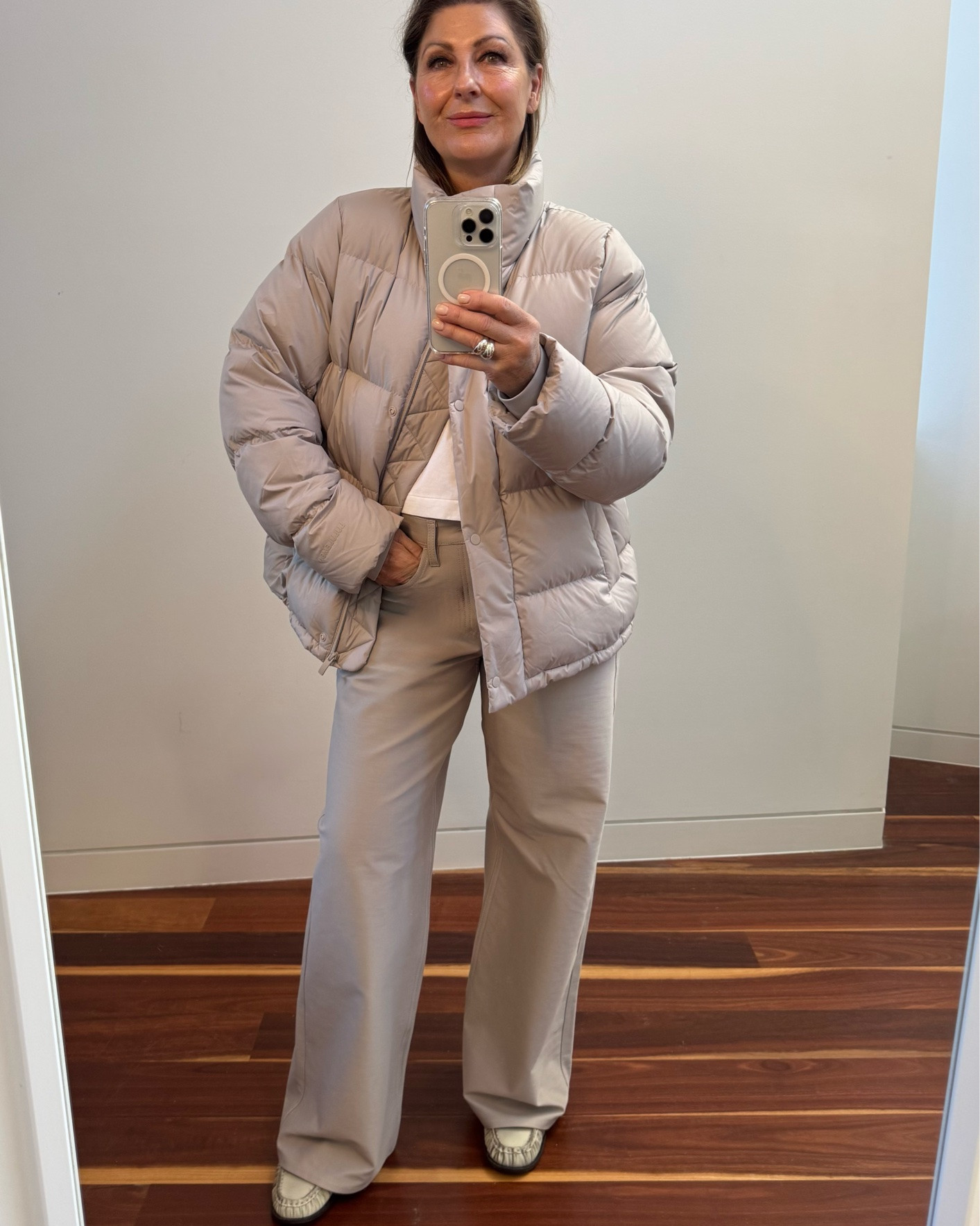 The best puffer jacket !
No wonder it’s called the Wunder Puff: 
Great colour , so chic ✔️
600 down filled ✔️
Detachable hood✔️
Funnel neck ✔️
Adjustable waist ✔️
Machine washable ✔️

And the best pants , both @lululemonanz
I’m wearing : 
size large in the jacket 
Size 30 in the pants