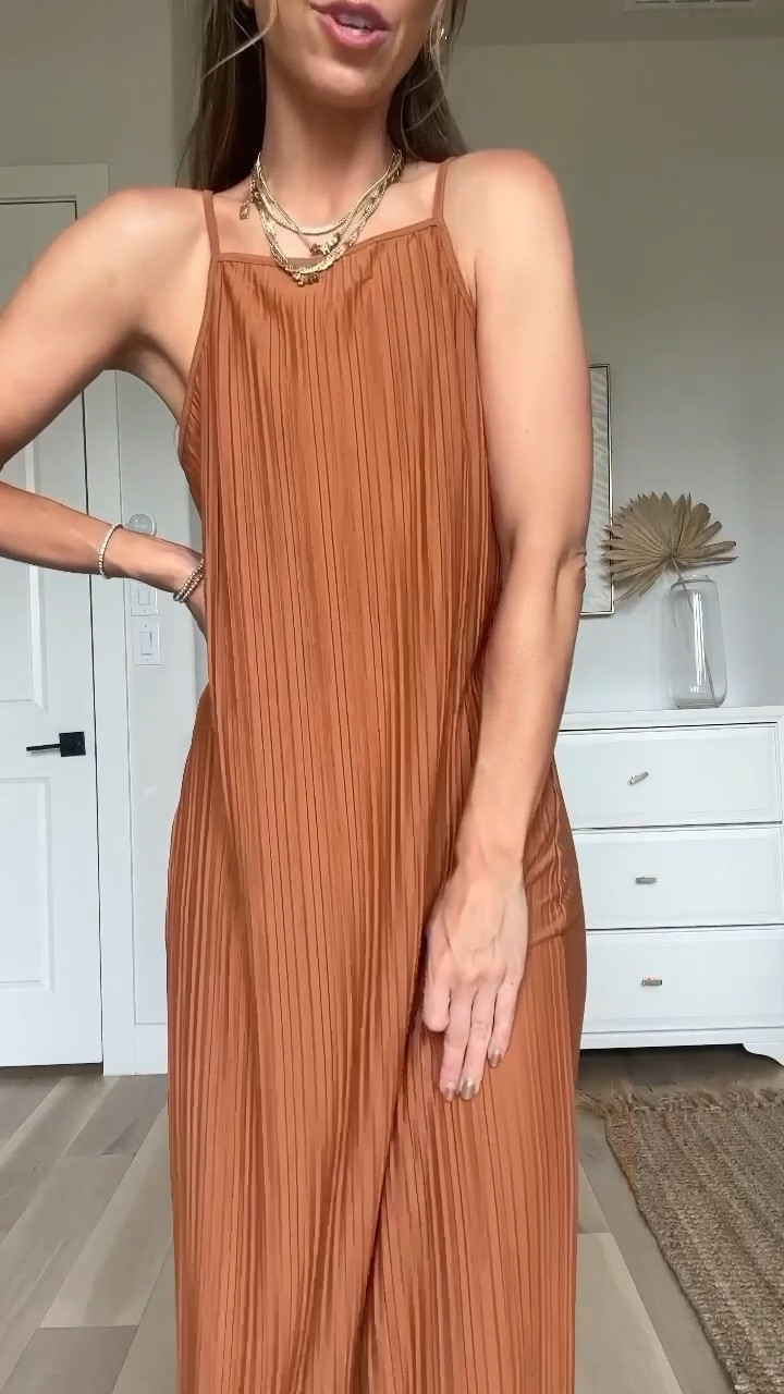 $20 target dress just dropped and it’s so good!! Wearing a small! Maxi dress. Pleated dress  


#LTKstyletip #LTKFind #LTKunder50