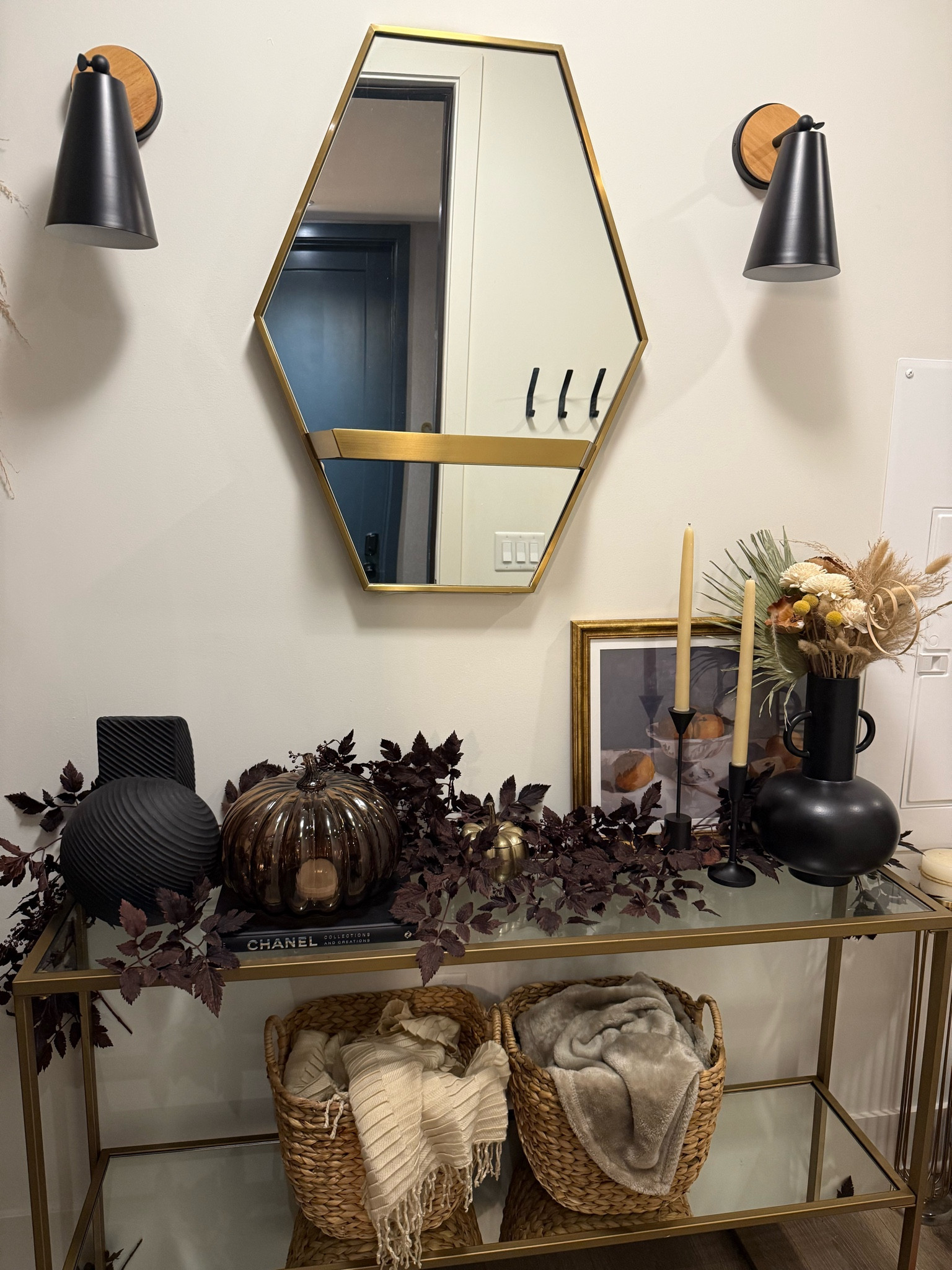 I keep changing up my entry way, i like it better like this i think.lol  🍂