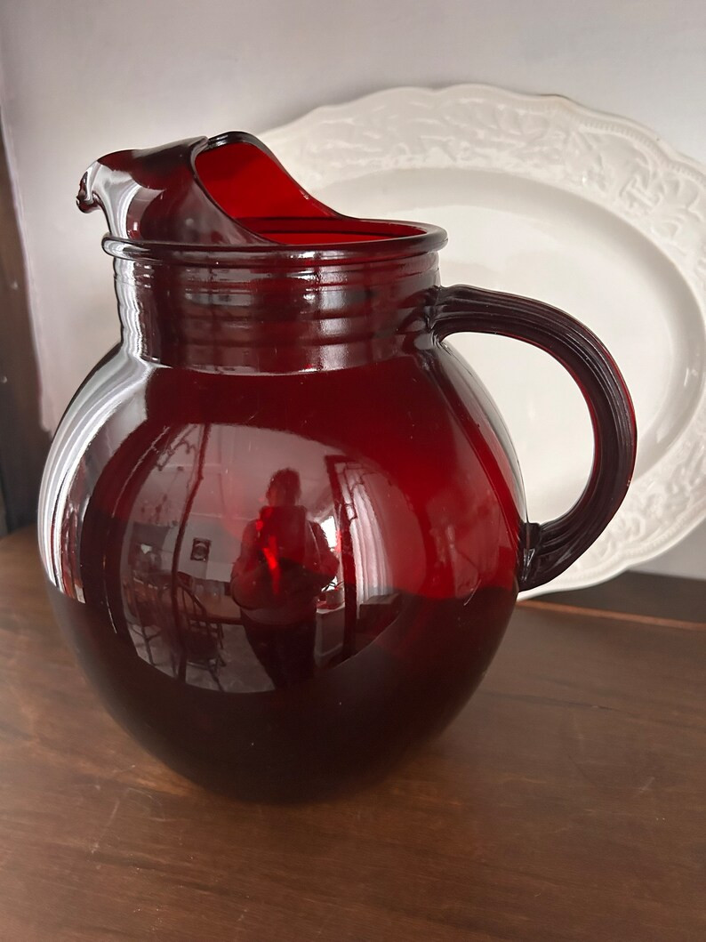 Vintage Anchor Hocking, Royal Ruby Red glass water pitcher, with one chip in spout. | Etsy (US)