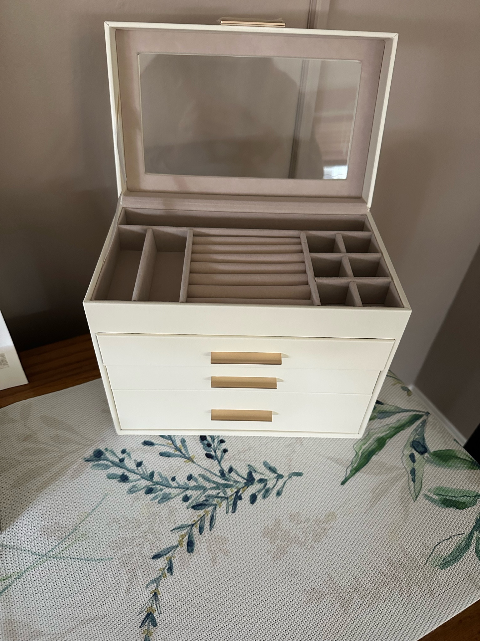 Cutie jewelry box!! 

#LTKGiftGuide #LTKHoliday #LTKCyberWeek