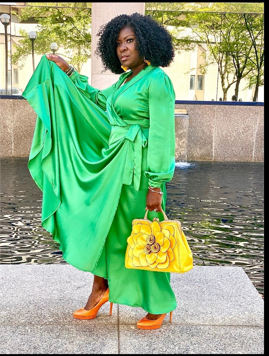 Color blocking am for spring. The dress is from BooHoo and sold out but the shoes and bag are from Amazon. 