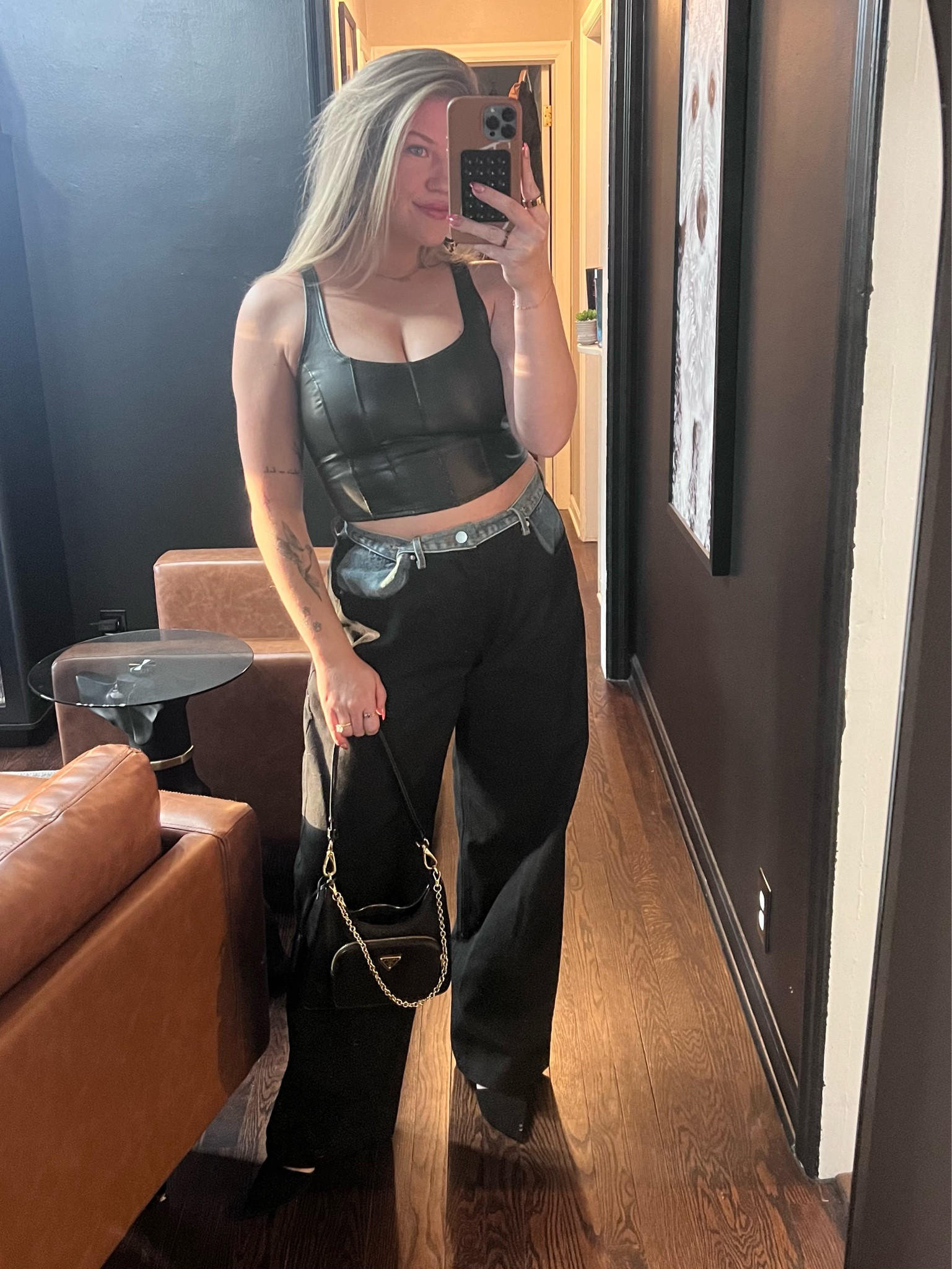 Size medium in top
Size medium in jeans - from @etiquetteboutiquekc
Size 7 in heels 