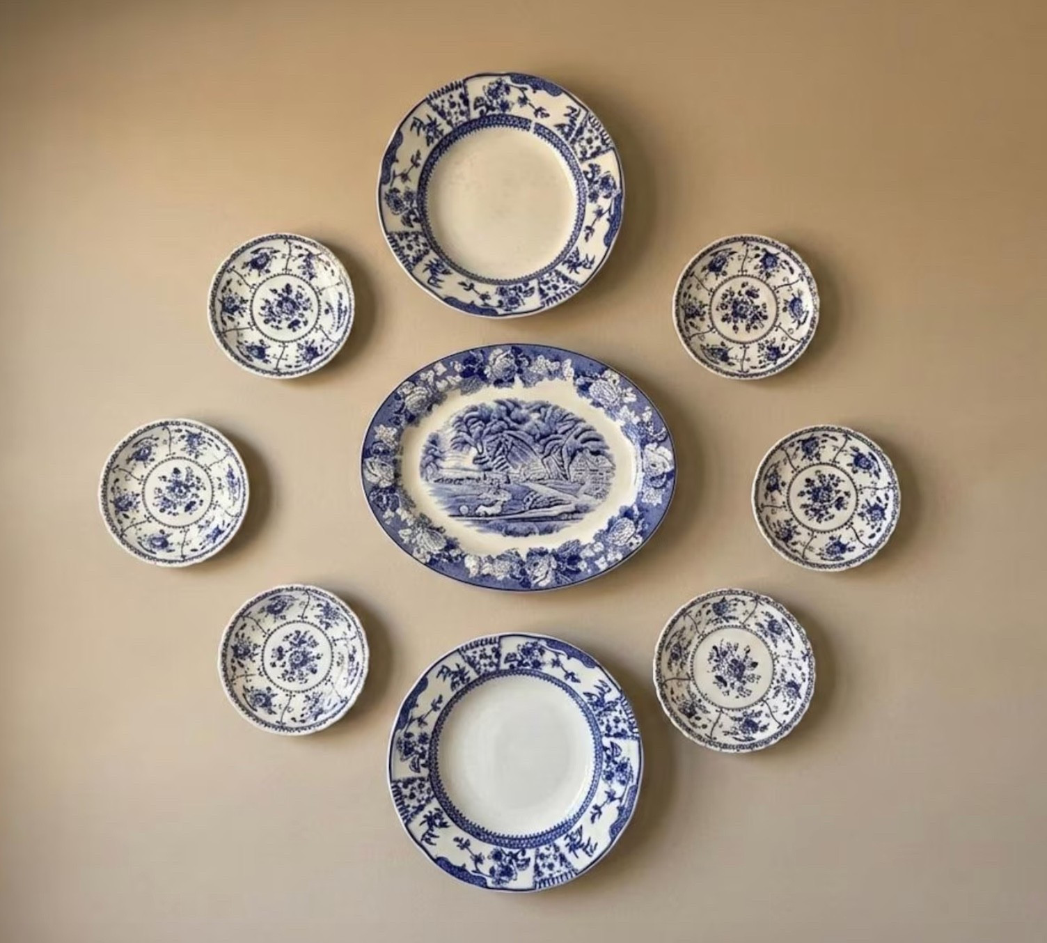 Blue & white mismatched plate sets for wall decor - a timeless, collected way to bring blue & white beauty to your home.

Blue & White. Chinoiserie. Plate Wall. Vintage Finds. Dining Room. Living Room. Entryway. Kitchen. Lavender Rose Home. Classic + Collected Home.



#LTKHome