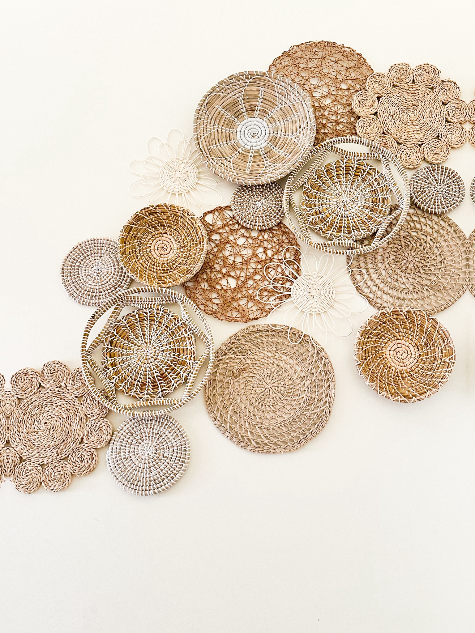 I decorated a wall today as my background for tryons 😍🙌🏻

#LTKSeasonal #LTKHome