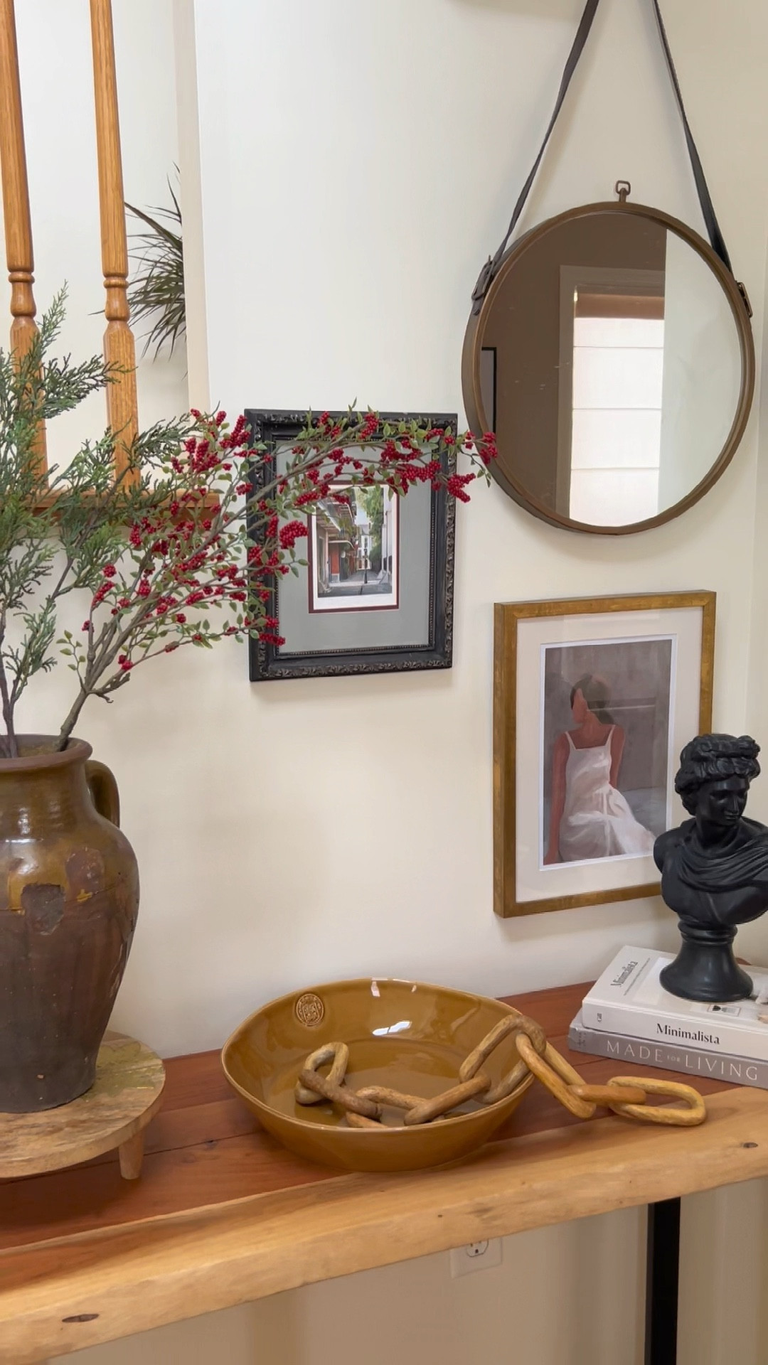Decorating the entryway table ✨

#LTKVideo #LTKstyletip