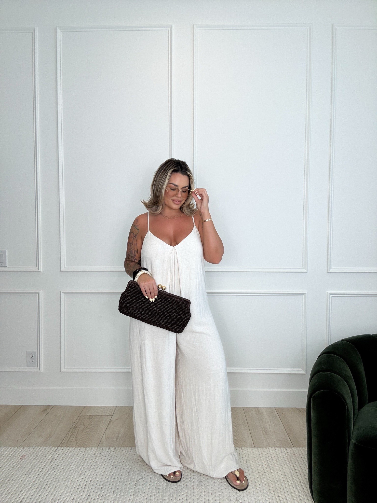 Size L jumpsuit. 

You can’t do a bra with this one. Unless you did a sticky bra or nipple covers. 

The back dips down pretty low . I do think this would be such a cute resort wear jumpsuit to wear over a bathing suit. Runs TTS and has adjustable straps & no pockets. Perfect for summer vacations. Lightweight linen material. It does have a double lining in the chest area. 


Follow my shop @shaynaslife on the @shop.LTK app to shop this post and get my exclusive app-only content!

#liketkit 
@shop.ltk
https://liketk.it/5frBn

#LTKFindsUnder100 #LTKSummerEdit #LTKMidsize