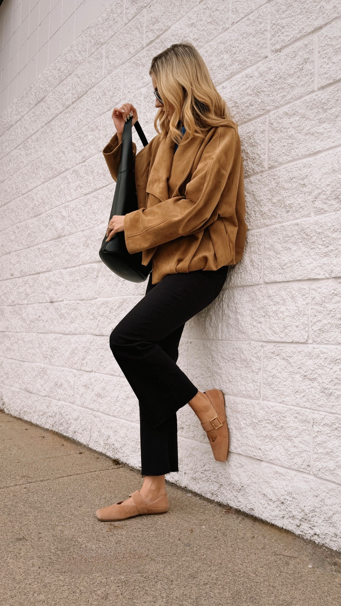 I've been waiting for this weather to finally pull out my suede jacket and I'm absolutely obsessed with how this spring outfit turned out.

The combo of ballet flats + jeans + a buttery suede jacket is so chic, comfy and easy! 
@Zara  jacket
@Avara pants
@Vivrelle  bag
@Macys  flats

Spring outfits 2026 • spring fashion • ballet flats outfit • spring ootd • everyday chic
Spring outfit ideas • ballet flats outfit • everyday chic • spring fashion 2026 • effortless style • casual chic • spring ootd • elevated basics • women's fashion inspo • outfit formula 

#LTKootd #LTKdayinmylife #LTKgrwm