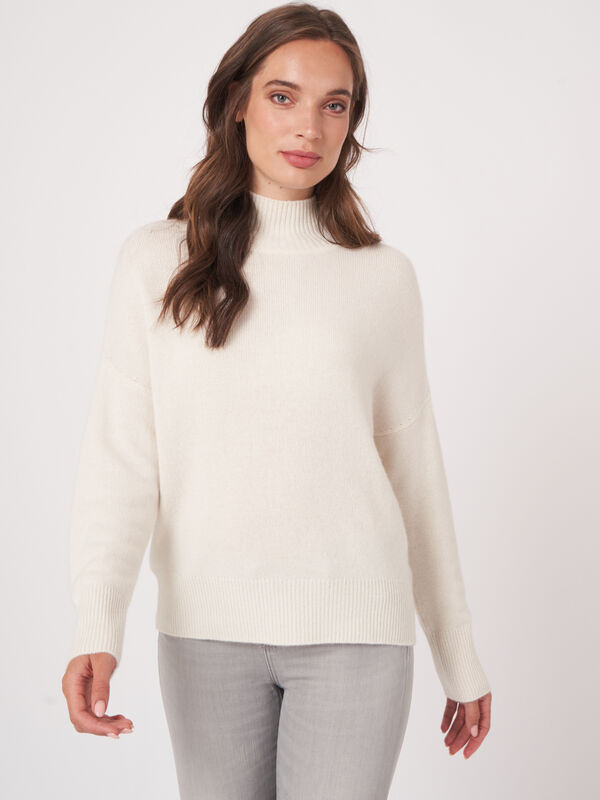 Casual cashmere sweater with stand collar | Repeat Cashmere NL