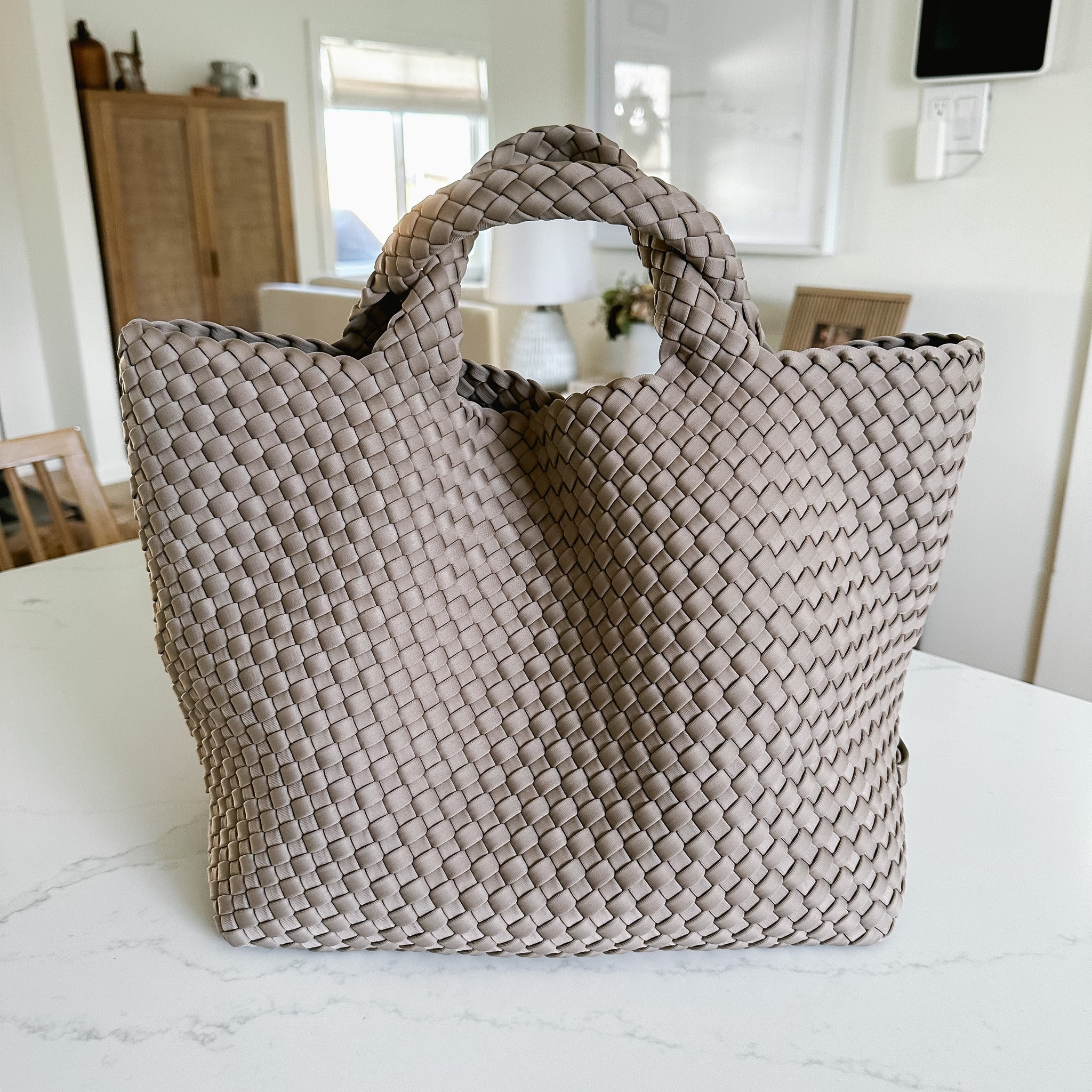 Read the review of the Naghedi NYC St. Barths medium tote on IG @thingsbloggersliedabout. I’m obsessed with the Cashmere color and have linked other styles of theirs that I love and now immediately want 💸