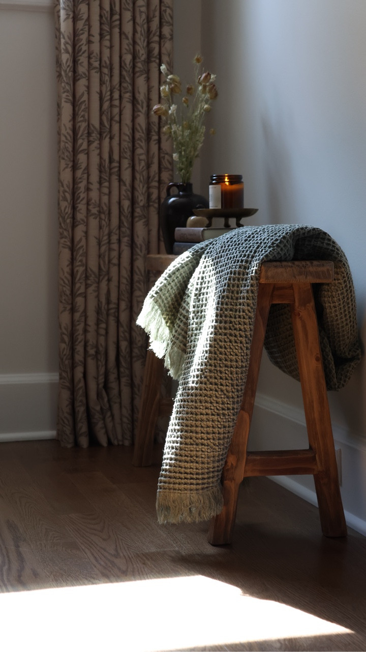 Sometimes, my favorite part of design is creating small yet impactful moments in the blank spaces of our home. A rustic touch, vintage decor, layers and textures, plus some candlelight often do the trick 🤌

Home Design | Small Spaces | Interiors | Rustic Bench | Vintage Decor | Stoneware | Brass | Patina | Etsy Finds | Italian Vintage Art | Interior Decorating
