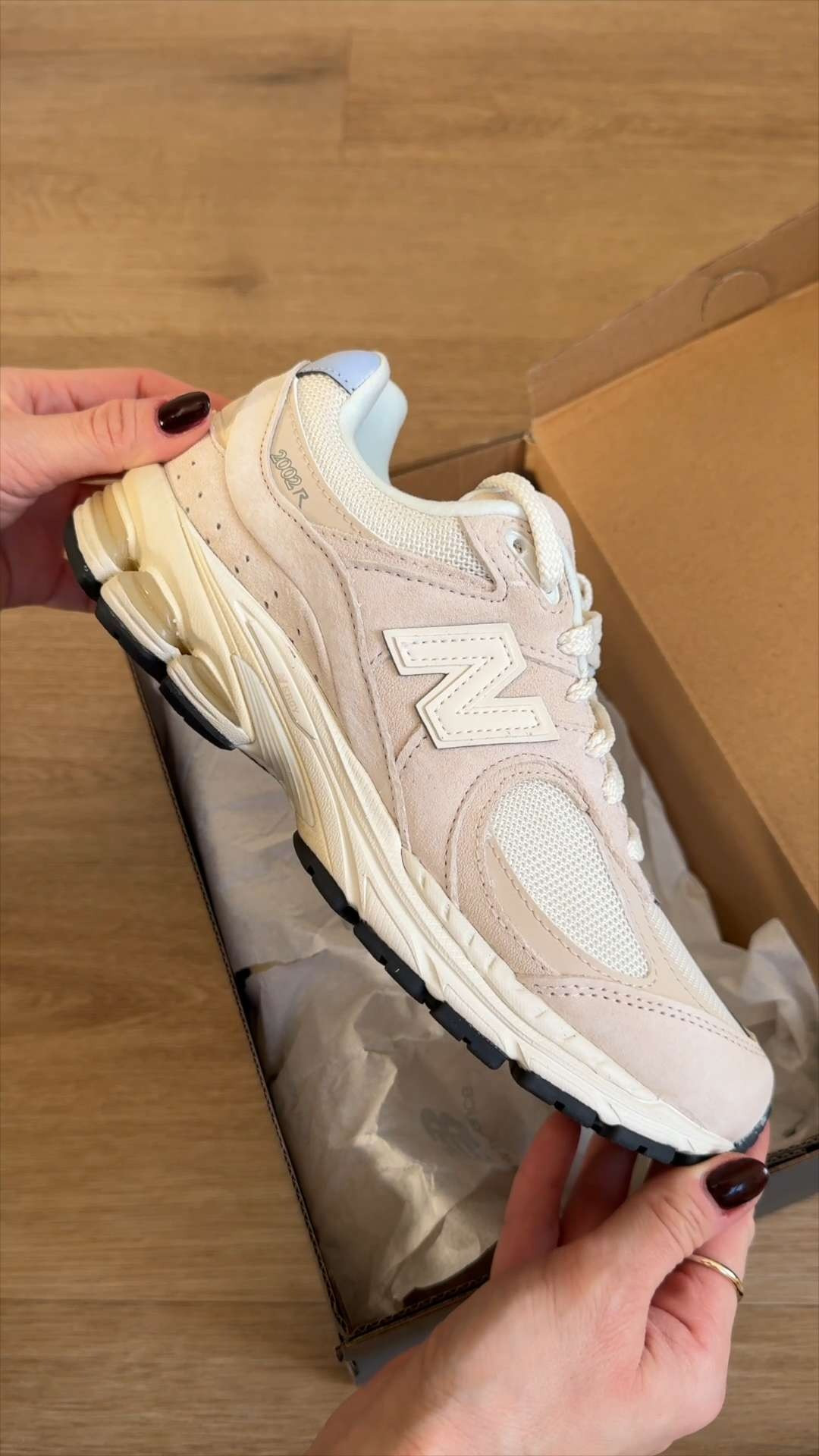 New Balance 2002R calm taupe 

 #LTKeurope #LTKwinter #LTKshoes