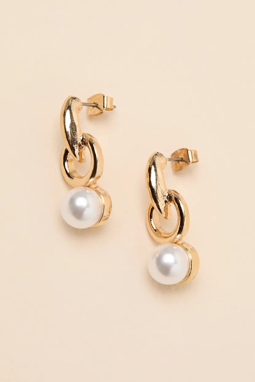 Arda Gold Pearl Doorknocker Earrings | Lulus