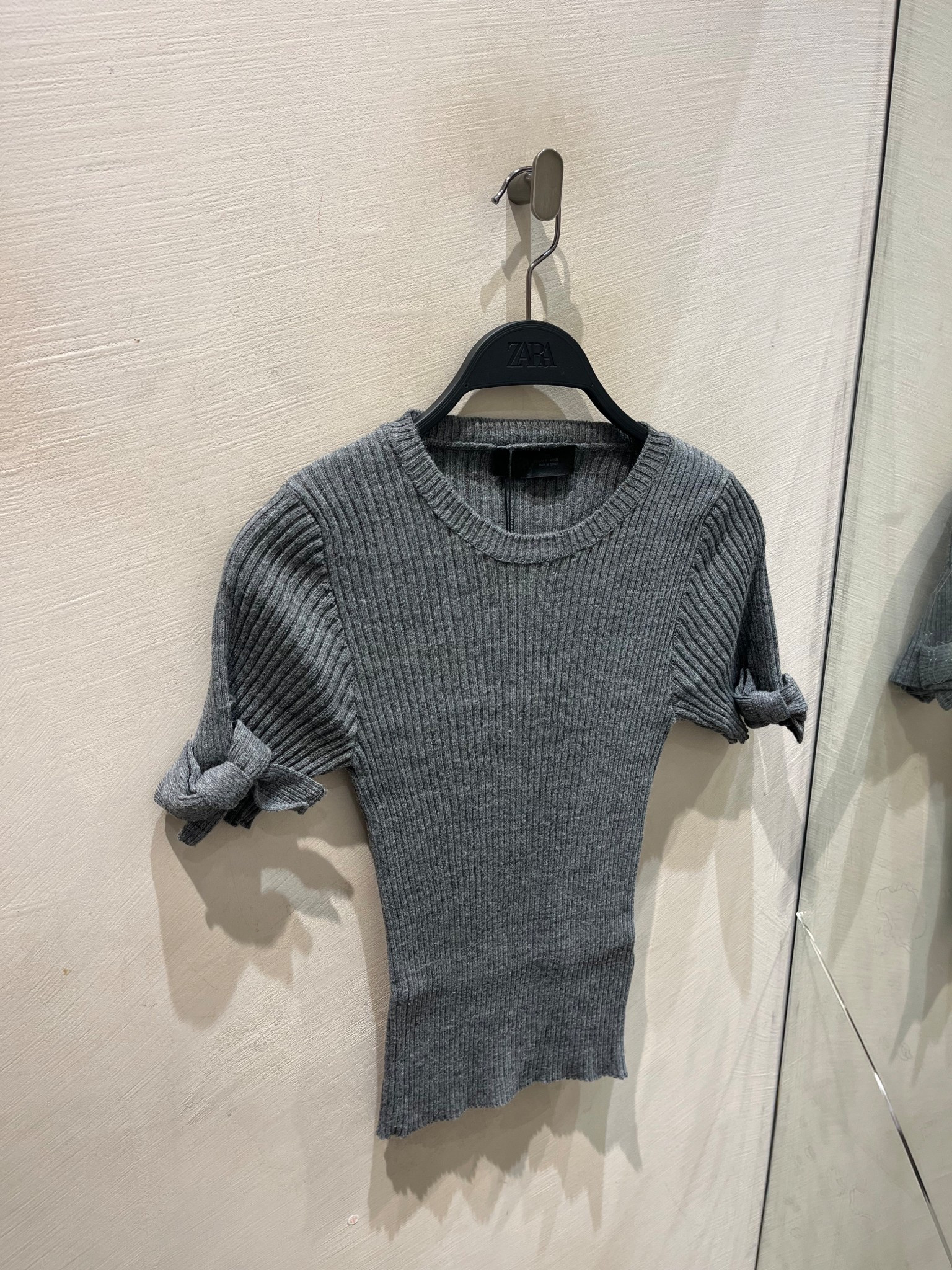 Cutest Jumper Top🩶

Tags: jumper , knitwear , chunky boots , ribbed top , autumn , bow top , Christmas, autumn , autumnal, transitional outfit , boots , coats , Zara 

#LTKeurope #LTKstyletip #LTKautumn