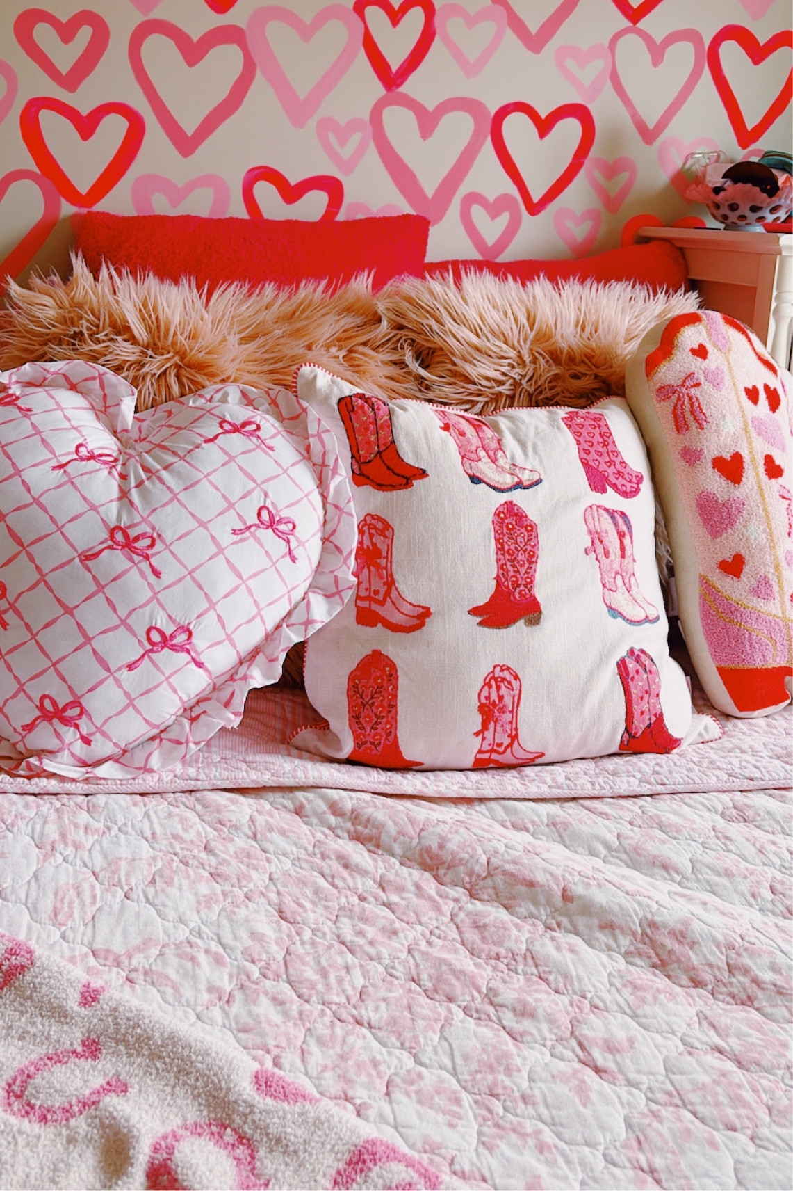 Dreamy pink room 🎀 

#LTKFindsUnder50 #LTKSeasonal #LTKHome