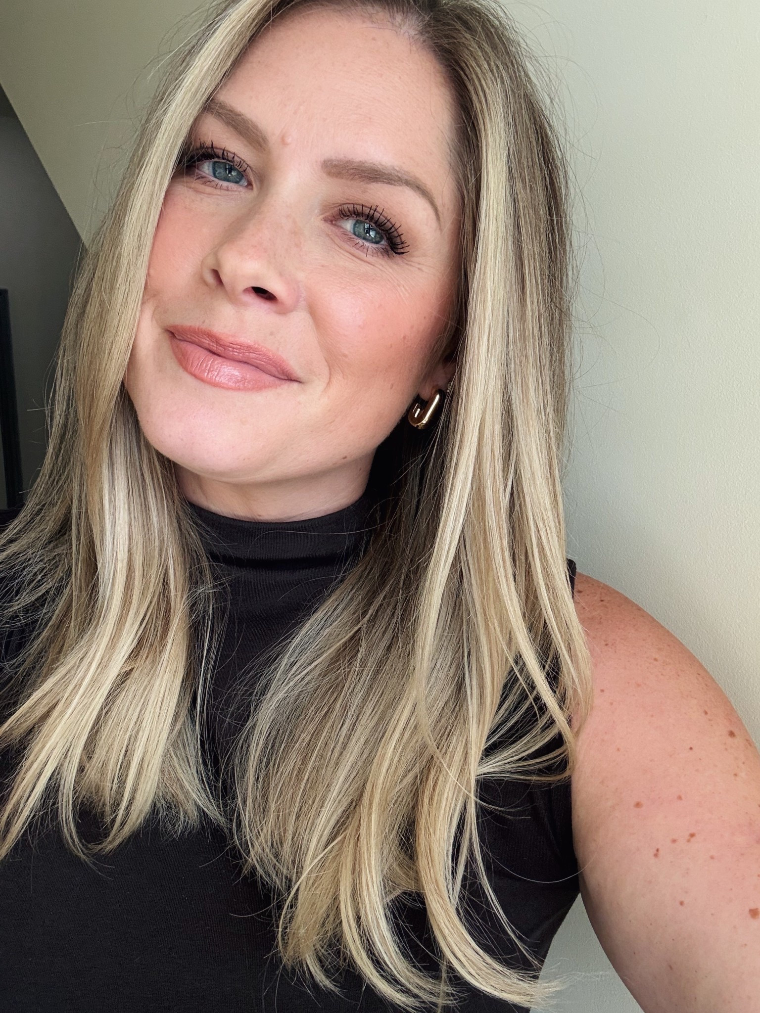 Lipstick shade: Petal 