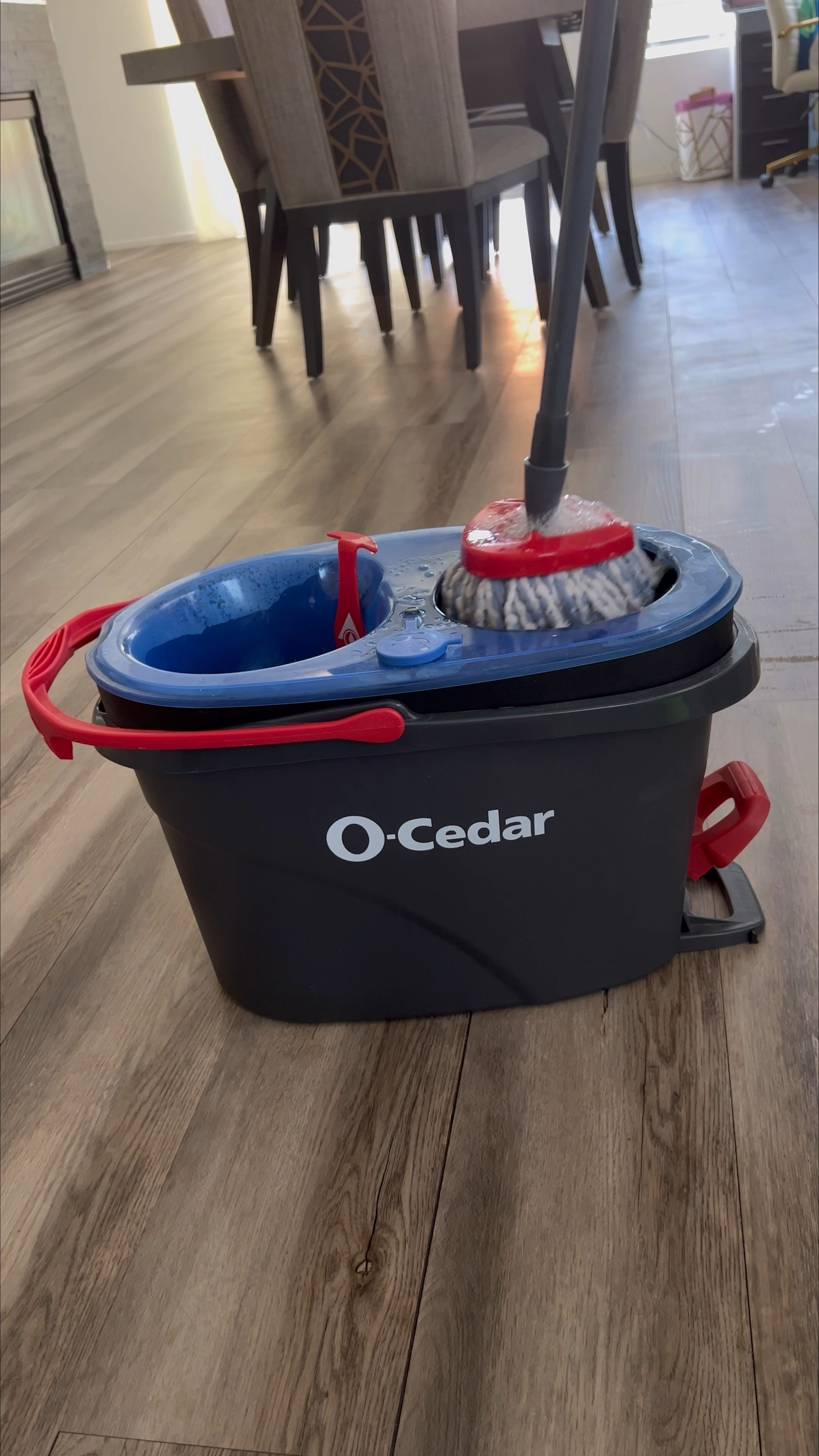 O-Cedar EasyWring RinseClean Microfiber Spin Mop & Bucket Floor Cleaning  System, Grey RinseClean Spin Mop & Bucket Cleaning System