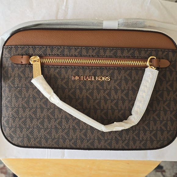NWT:  MICHAEL KORS BRAND SIGNATURE BROWN "JET SET" CROSSBODY PURSE BAG | Poshmark