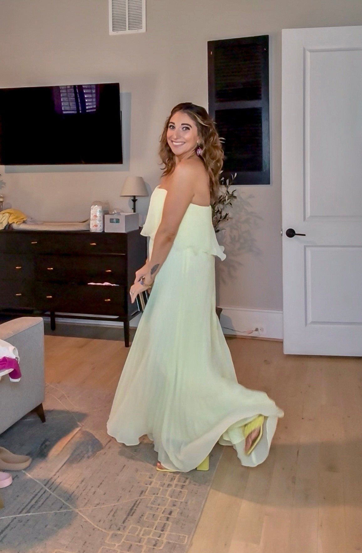 The most perfect citron yellow dress for any upcoming events! Runs tts but if in between sizes, you can size down. I’m 152lbs, 5’6, and wearing an 8. Shoes are old and clutch is a tj maxx find but I will link similar options 


#LTKootd #LTKSeasonal #LTKWedding