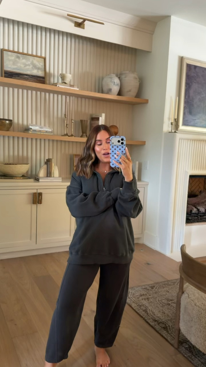 Sharing my recent Aerie order I just got in- almost all on sale for 30% off! I ordered several sets and comfy staples to have for postpartum days. But also all great for comfy travel outfits, school pickup, lounging this fall/winter, etc! 

I’m wearing a size xs + xs short in this set here- color is ‘smoked gray’

#LTKSaleAlert #LTKActive #LTKBump