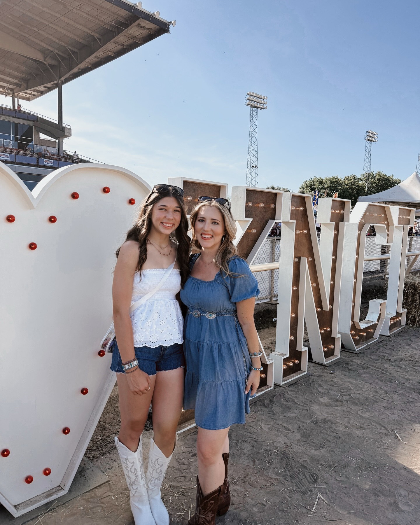 . . . ‘these are the days that I will remember, when my names called on a roll’ ♡
•
•
•
Iykyk and you understand a heart like mine! Y’all last night was AMAZING! So grateful we were able to see one of our favs in concert. Boots on, hearts full, country music loud!!! 

#mirandalambert #motherdaughternight #countrymusic #countryinthepark #ilovecountrymusic