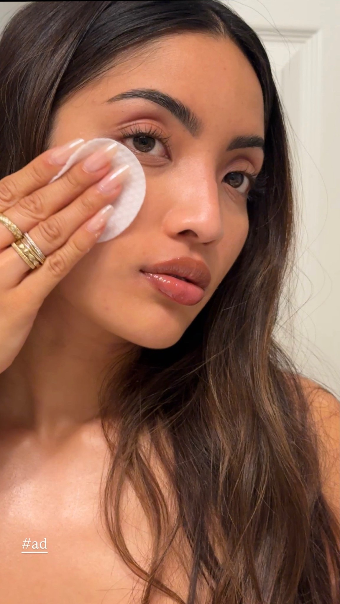 #Ad Not only is my skin sensitive, but it’s also prone to hyper pigmentation- especially during the summer! But luckily even with sensitive skin the @thayers 2% aha exfoliating pads are gentle enough to use and I still get to reap the brightening and evening benefits for brighter skin all summer long ☀️Grab these during your next @Target run! 
 #TargetPartner #target #thayerspartner #liketkit @shop.ltk