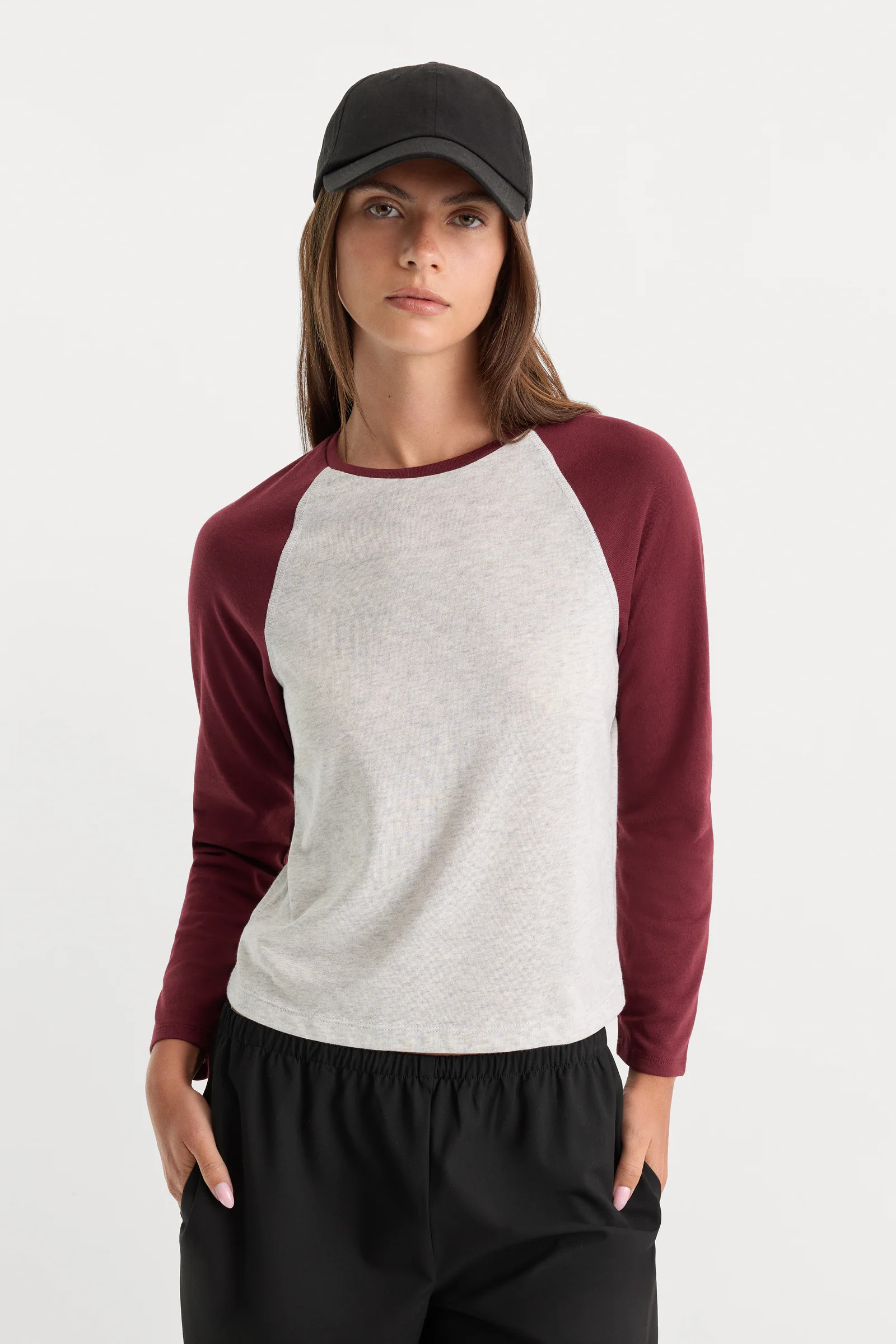 THE LONG SLEEVE RAGLAN TEE | VINTAGE GREY | Good American