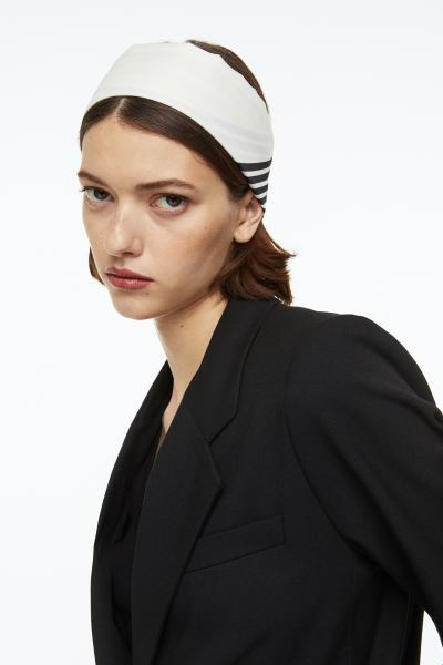 Satijnen sjaal | H&M (DE, AT, CH, NL, FI)