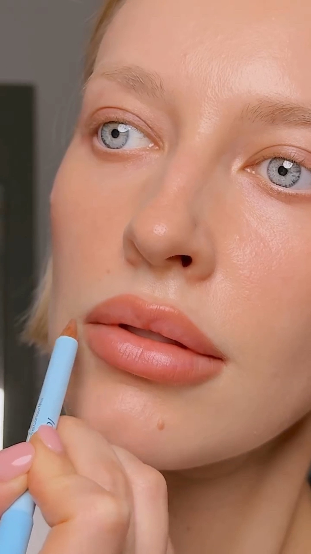 This lip combo is 🔥😍 let me know if you want me to send you the link 🔗 for those products with the exact shades, just comment “🤩” and I’ll send it to you #lipcombo