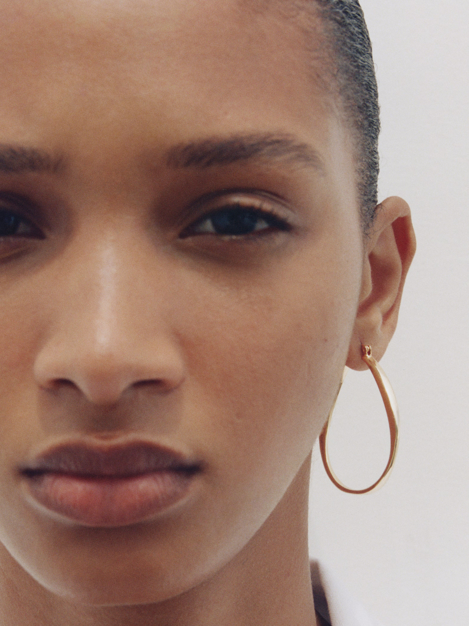 Oval hoop earrings | MANGO (US)