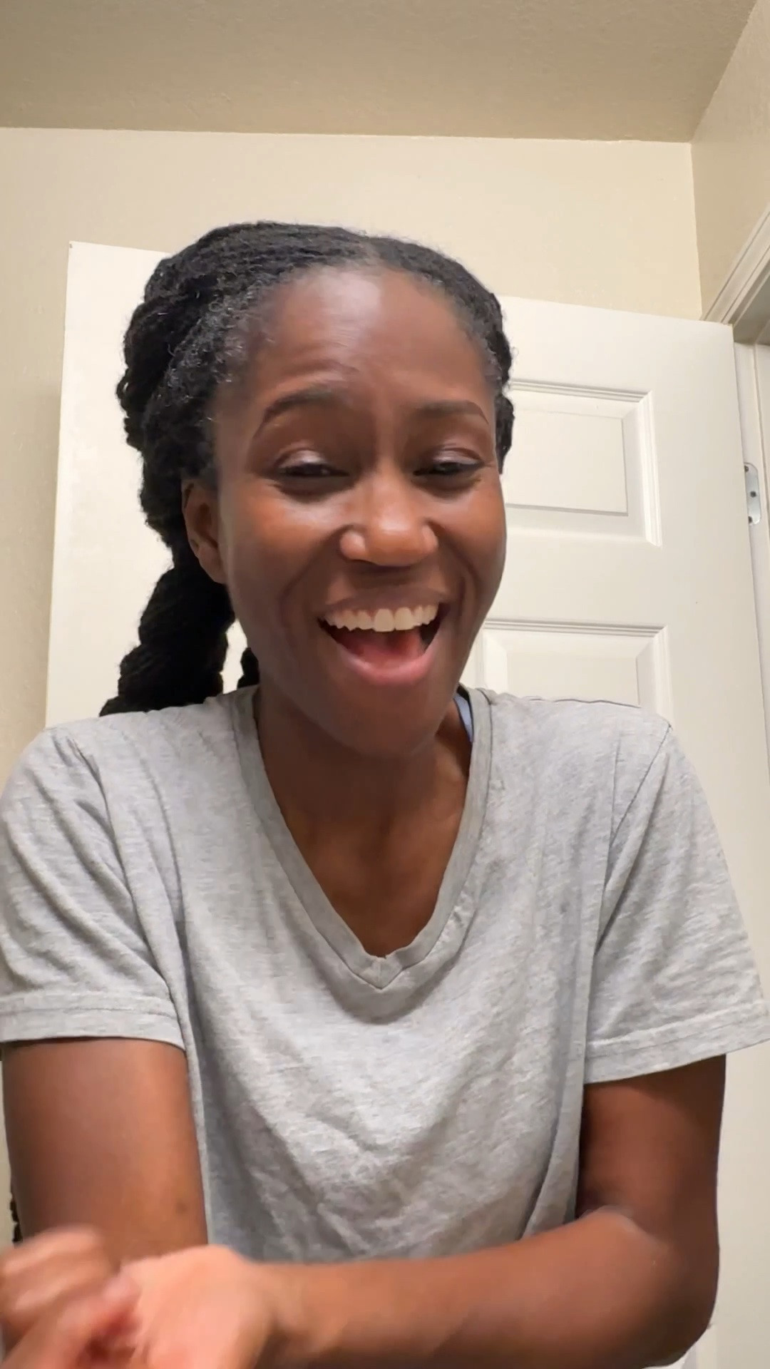 Trust me when I say the dusting powder smells really gooood. It’s a gourmand scent. It has staying power. After applying just a little in my elbow I kept getting whiffs of the fragrance after application.

#LTKU #LTKselfcare