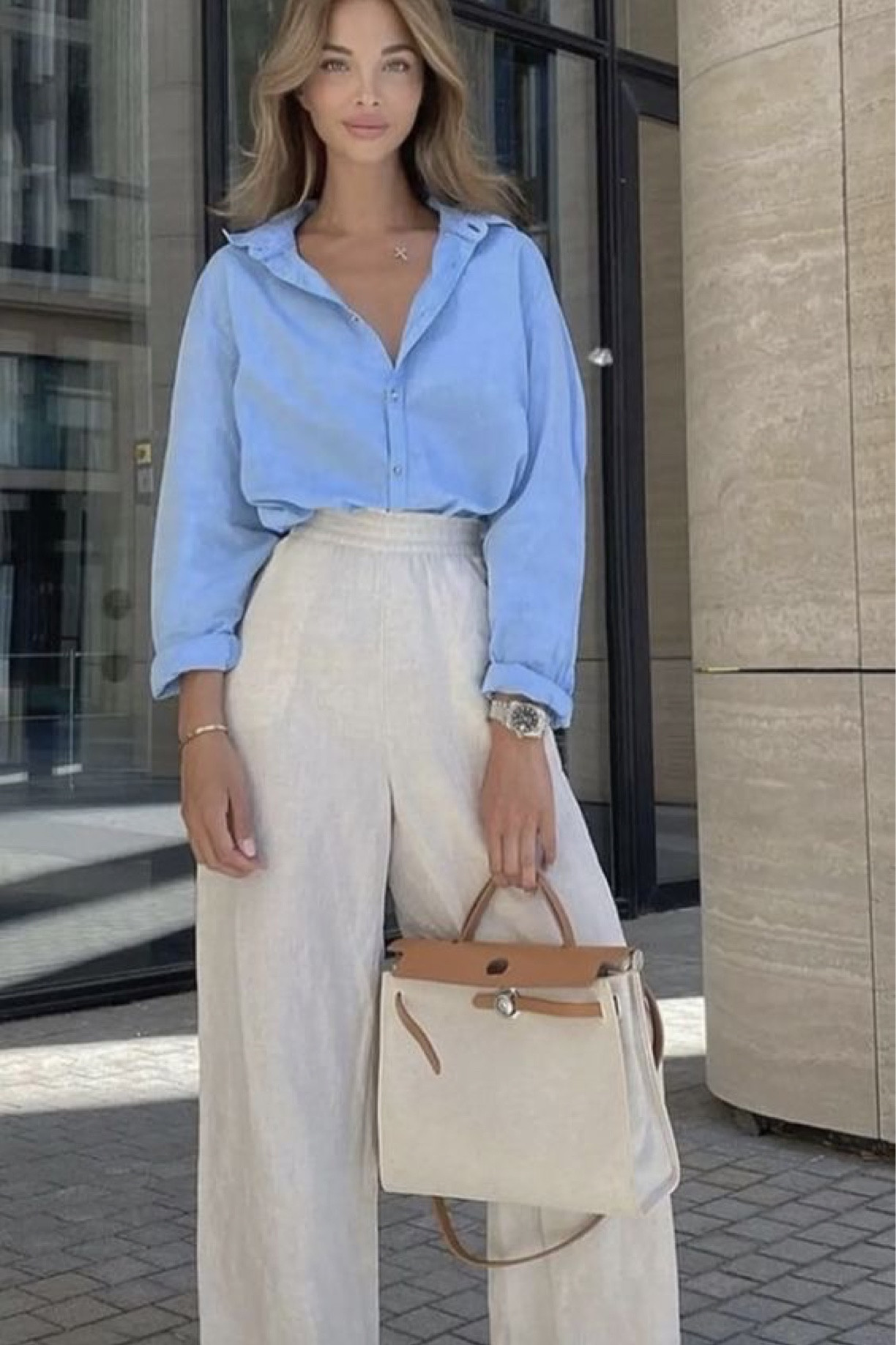Camisas over, uma caminho sem volta! Elas são a chave de looks diversos, práticas e que vão bem em meias estações. Já tem a sua? 

#LTKSeasonal #LTKU #LTKbrasil